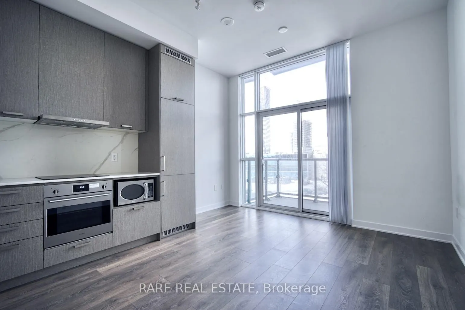 Photo 3 of Unit 210, 10 Honeycrisp Crescent, Vaughan, Vaughan Corporate Centre — HOMEH