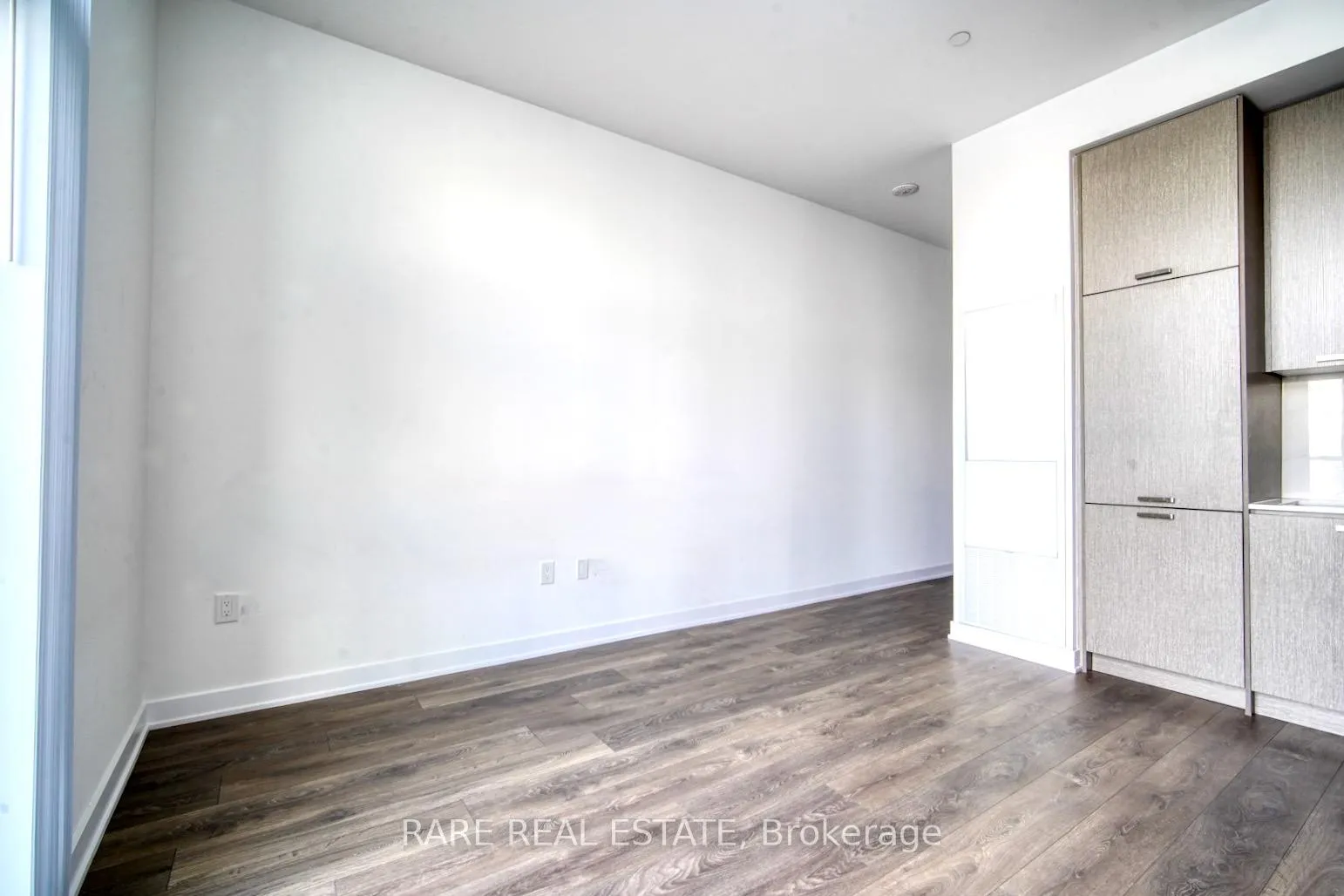 Photo 4 of Unit 210, 10 Honeycrisp Crescent, Vaughan, Vaughan Corporate Centre — HOMEH