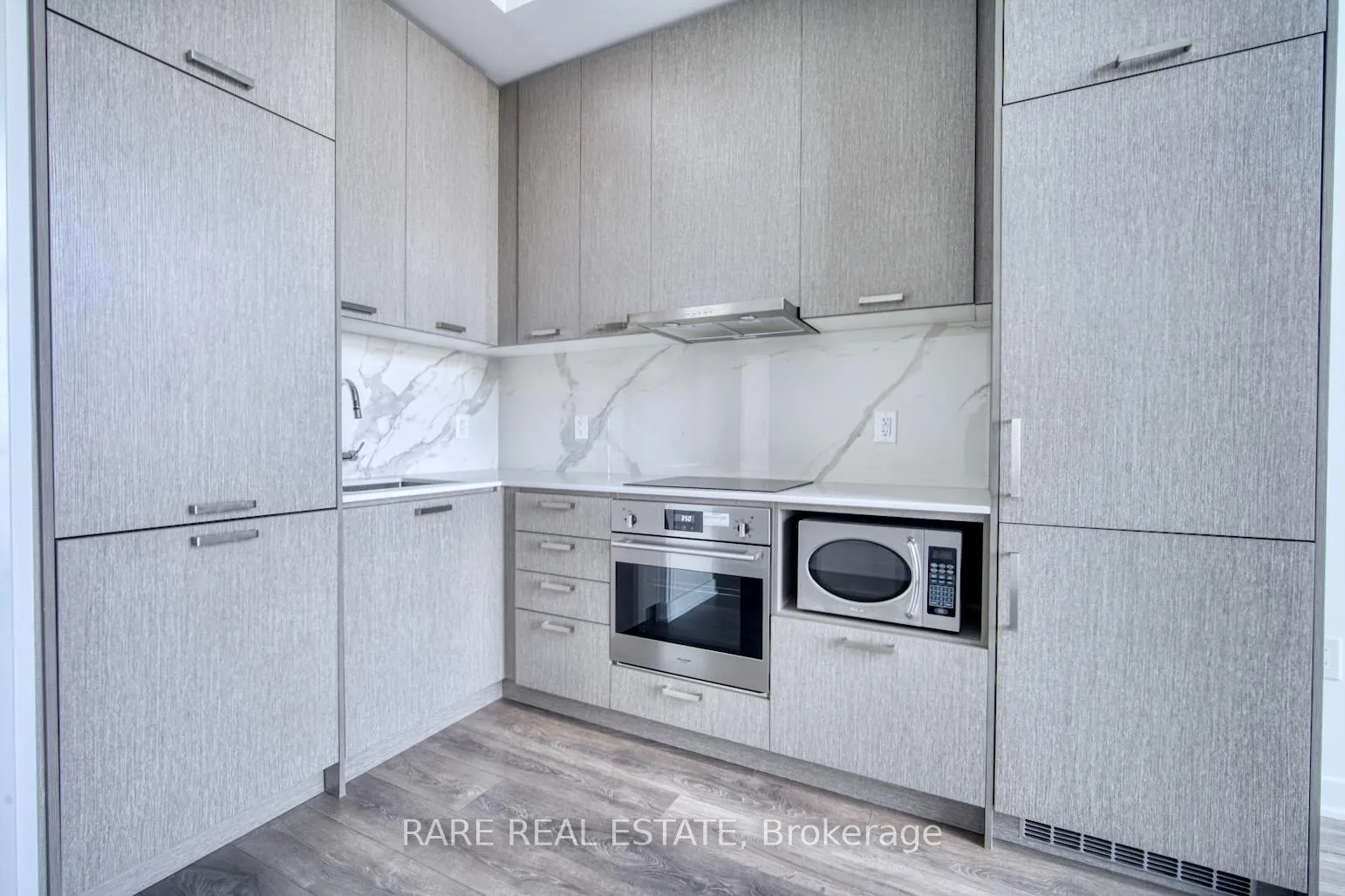 Photo 5 of Unit 210, 10 Honeycrisp Crescent, Vaughan, Vaughan Corporate Centre — HOMEH
