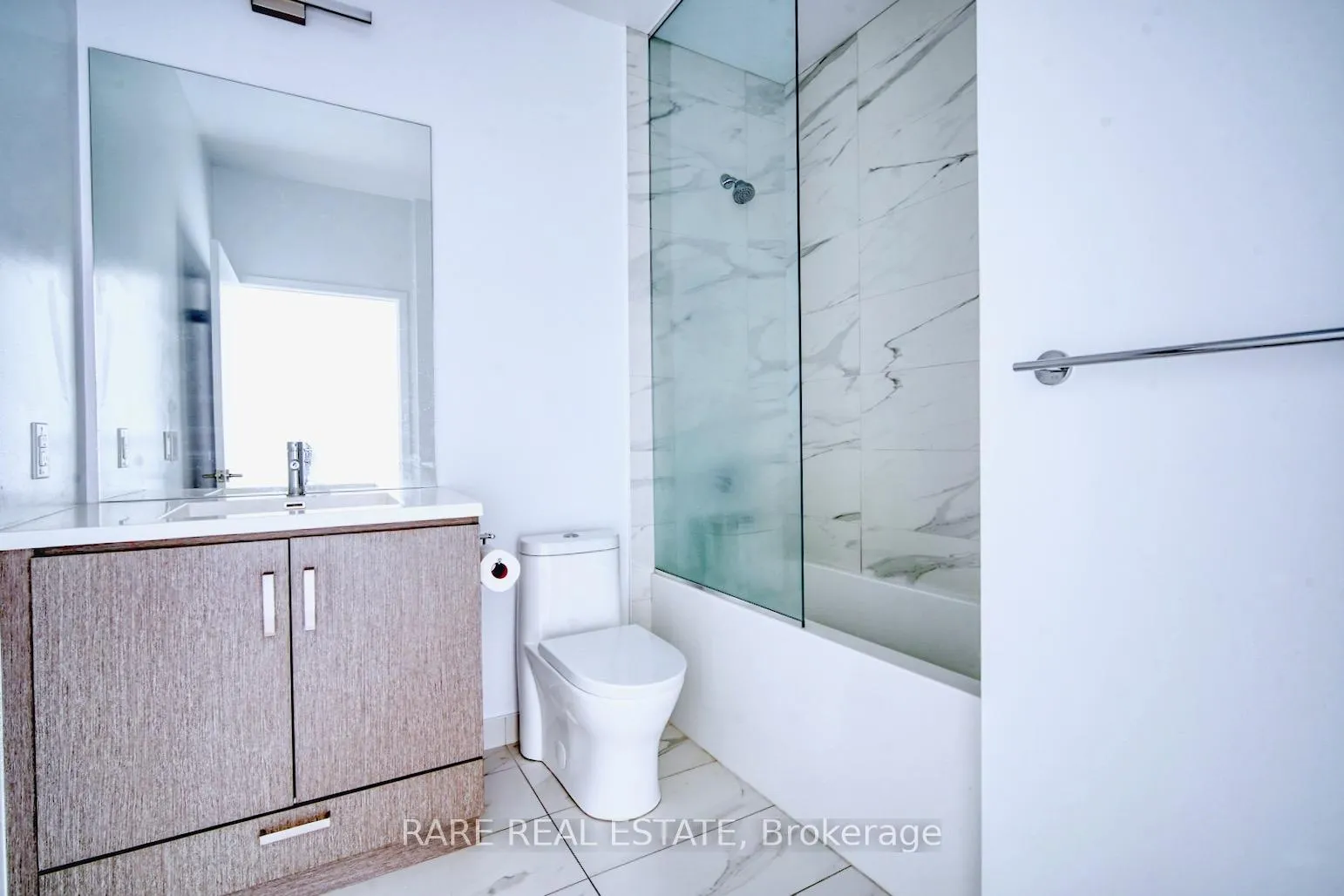 Photo 6 of Unit 210, 10 Honeycrisp Crescent, Vaughan, Vaughan Corporate Centre — HOMEH