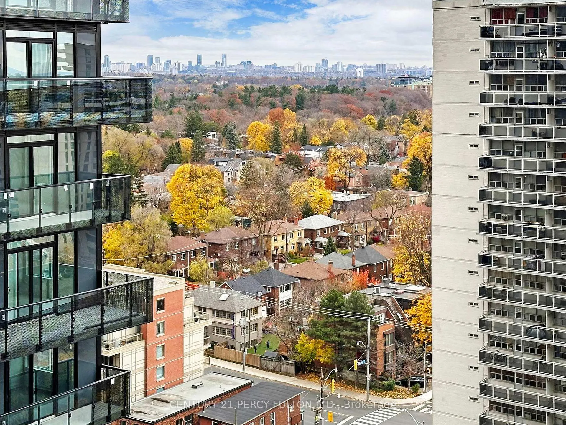 Photo 2 of Unit 1507, 127 Broadway Avenue, Toronto, Mount Pleasant West — HOMEH