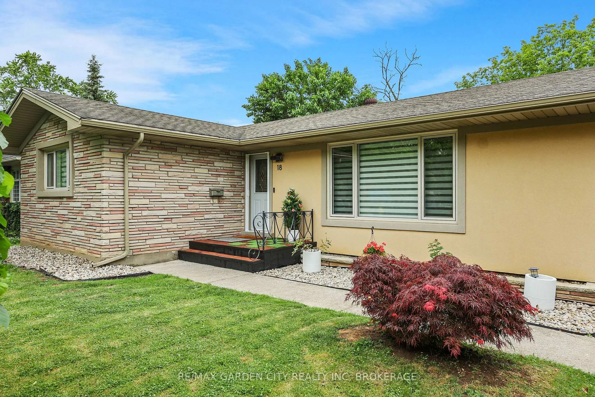 Photo 2 of Unit Unit #1 (main), 18 Wakil Drive, St. Catharines, Glendale/Glenridge — HOMEH