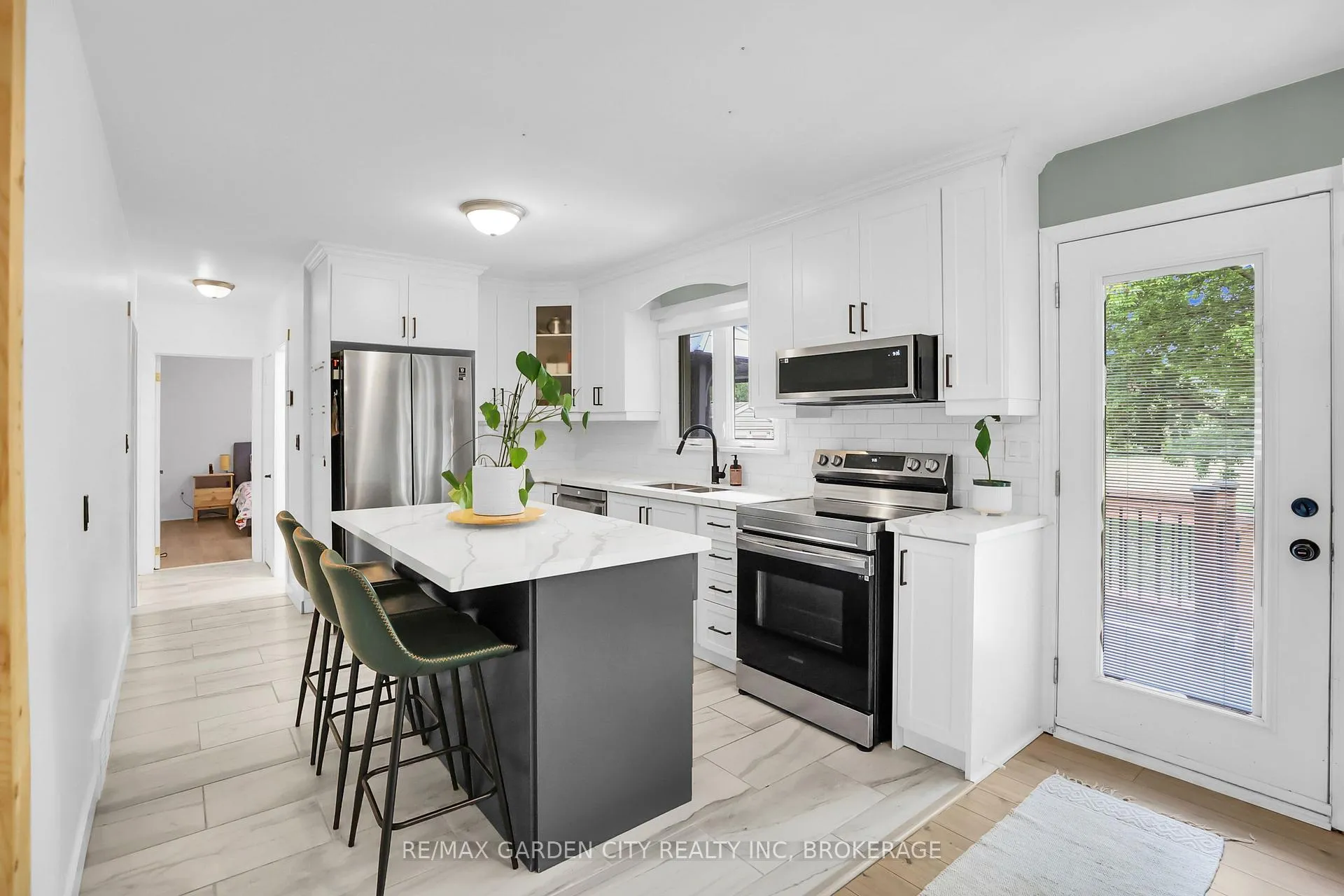 Photo 8 of Unit Unit #1 (main), 18 Wakil Drive, St. Catharines, Glendale/Glenridge — HOMEH