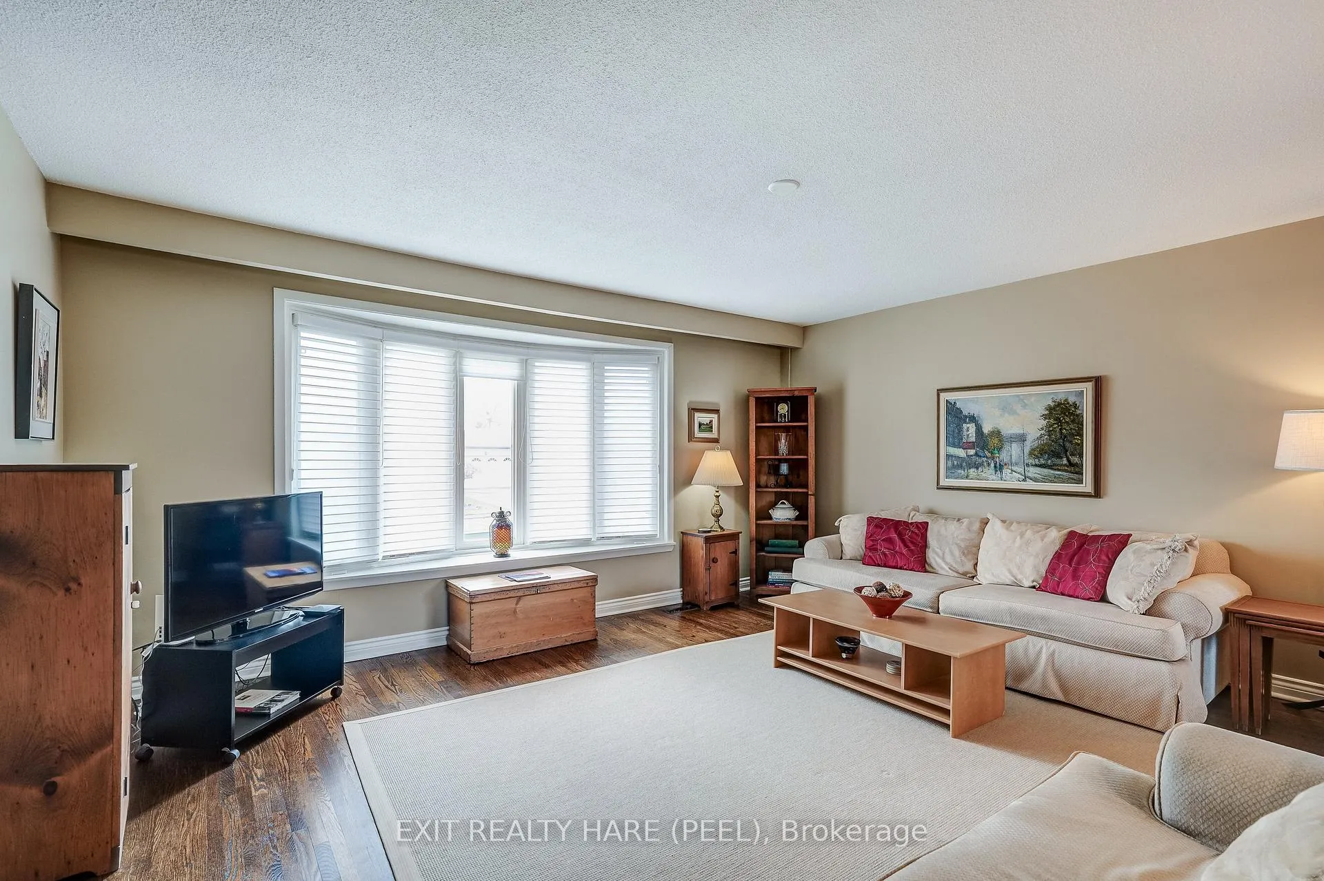Photo 8 of 29 Trotters Lane, Brampton, Brampton South — HOMEH