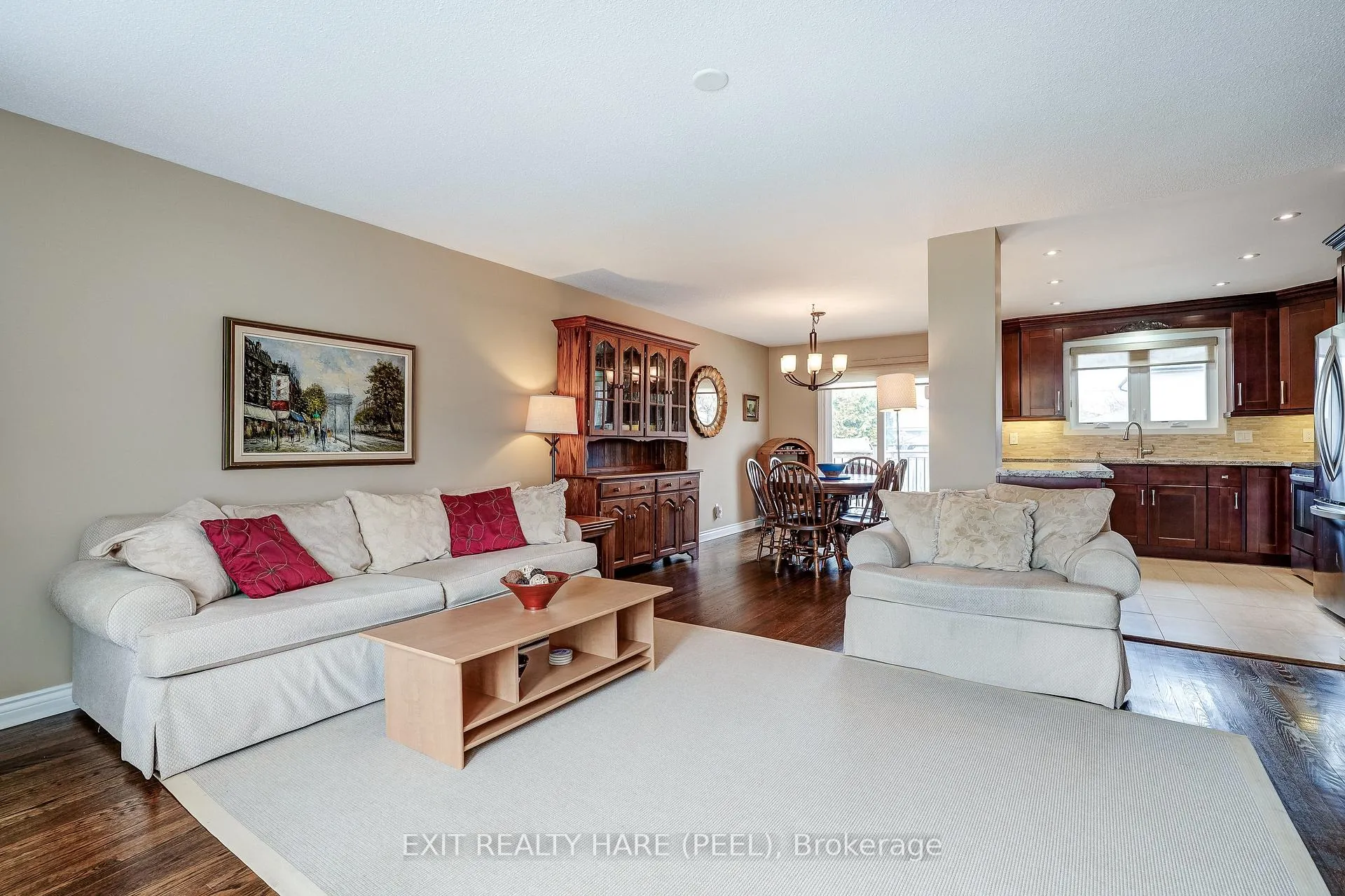 Photo 9 of 29 Trotters Lane, Brampton, Brampton South — HOMEH