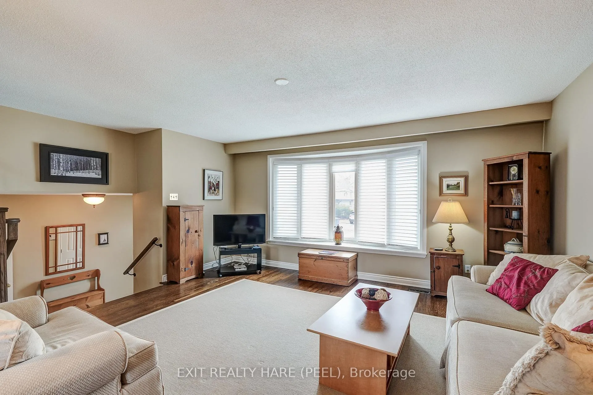 Photo 11 of 29 Trotters Lane, Brampton, Brampton South — HOMEH