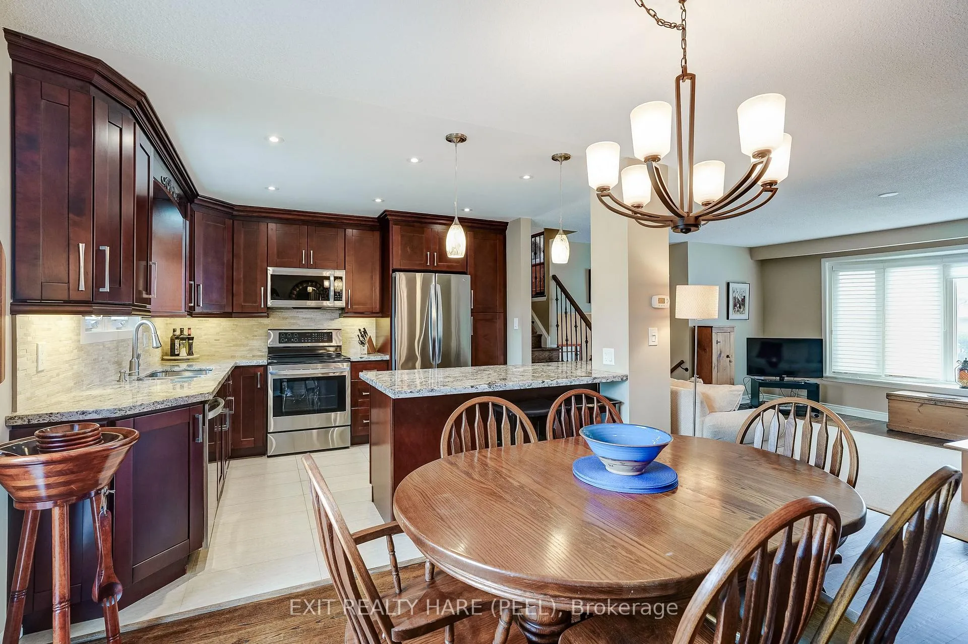 Photo 13 of 29 Trotters Lane, Brampton, Brampton South — HOMEH