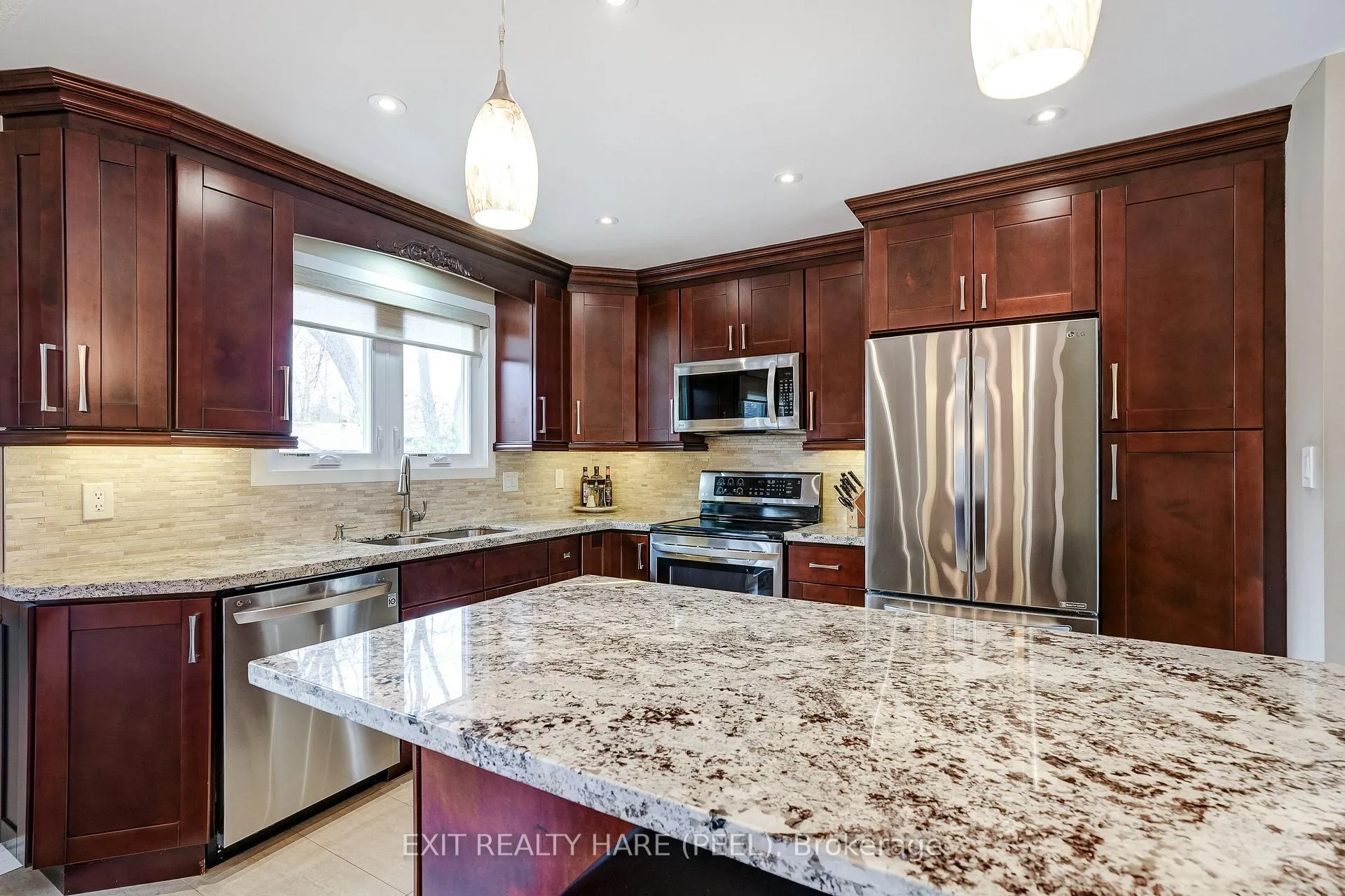 Photo 17 of 29 Trotters Lane, Brampton, Brampton South — HOMEH