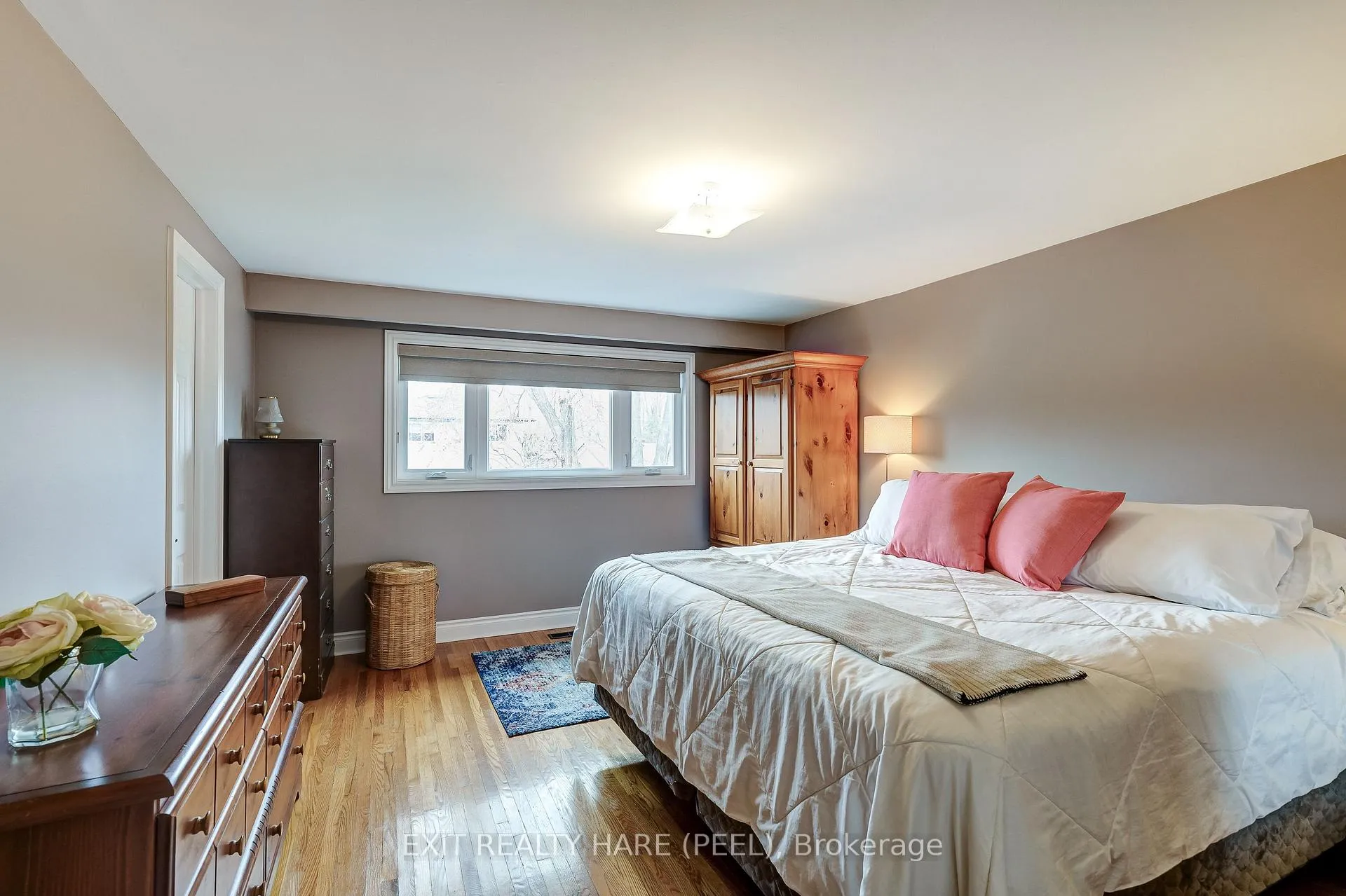 Photo 19 of 29 Trotters Lane, Brampton, Brampton South — HOMEH