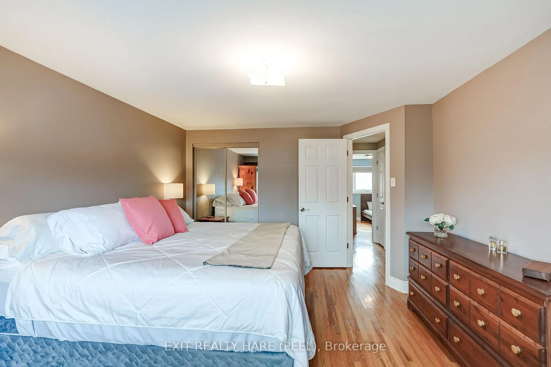 Photo 20 of 29 Trotters Lane, Brampton, Brampton South — HOMEH