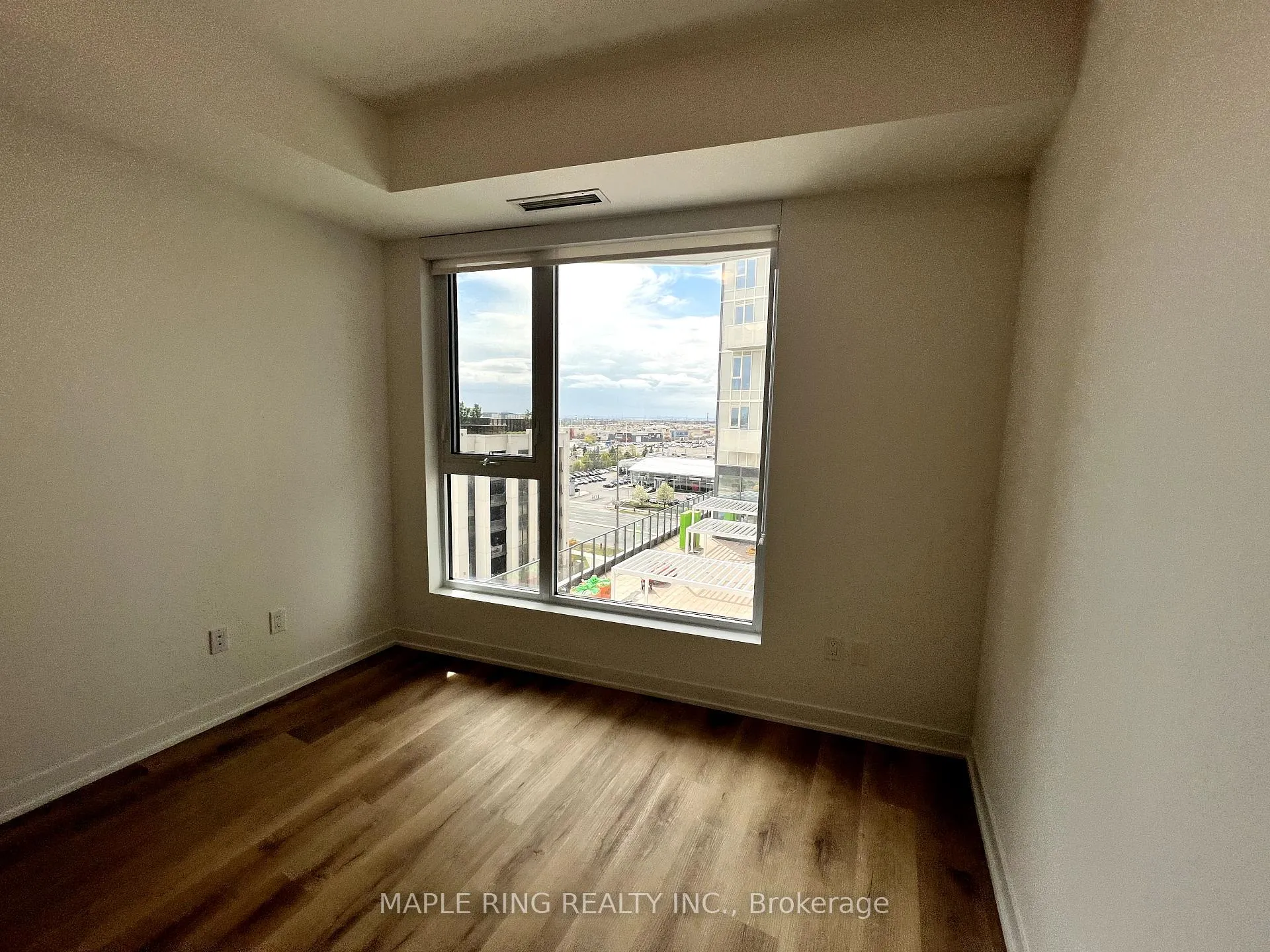 Photo 4 of Unit 710, 474 Caldari Road, Vaughan, Concord — HOMEH