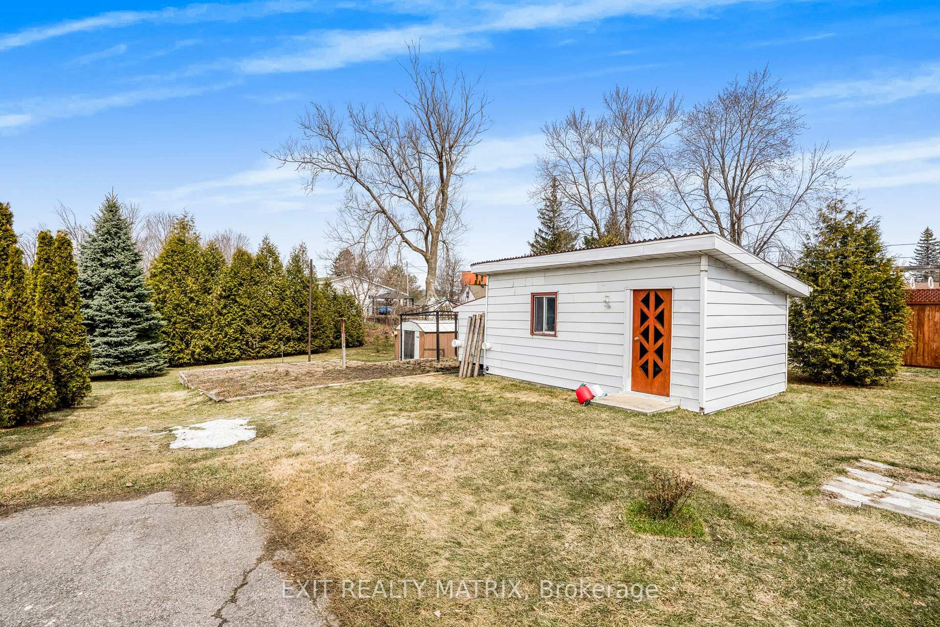 Photo 3 of 946 King Street, Champlain, L'Orignal — HOMEH