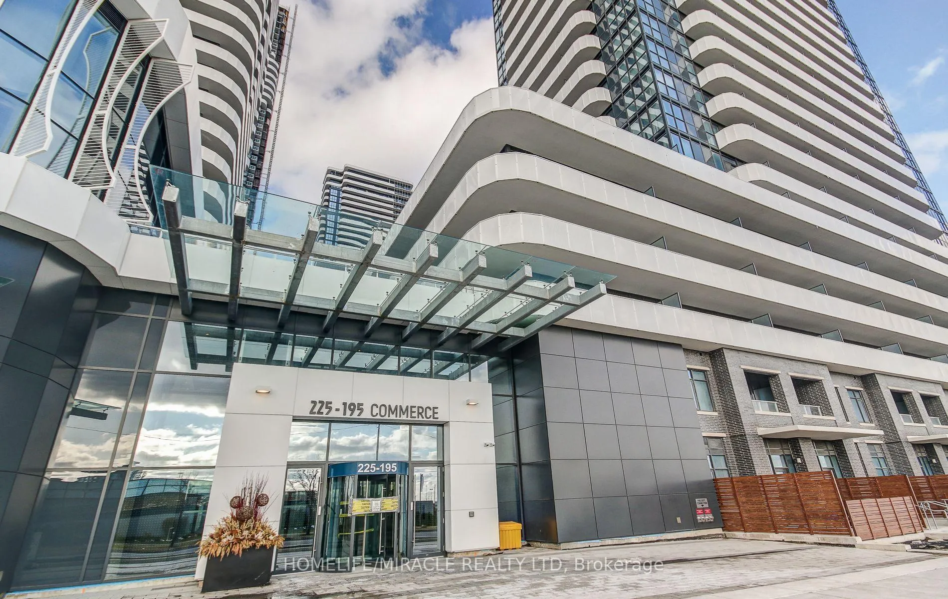 Photo 3 of Unit 4312, 195 Commerce Street, Vaughan, Vaughan Corporate Centre — HOMEH