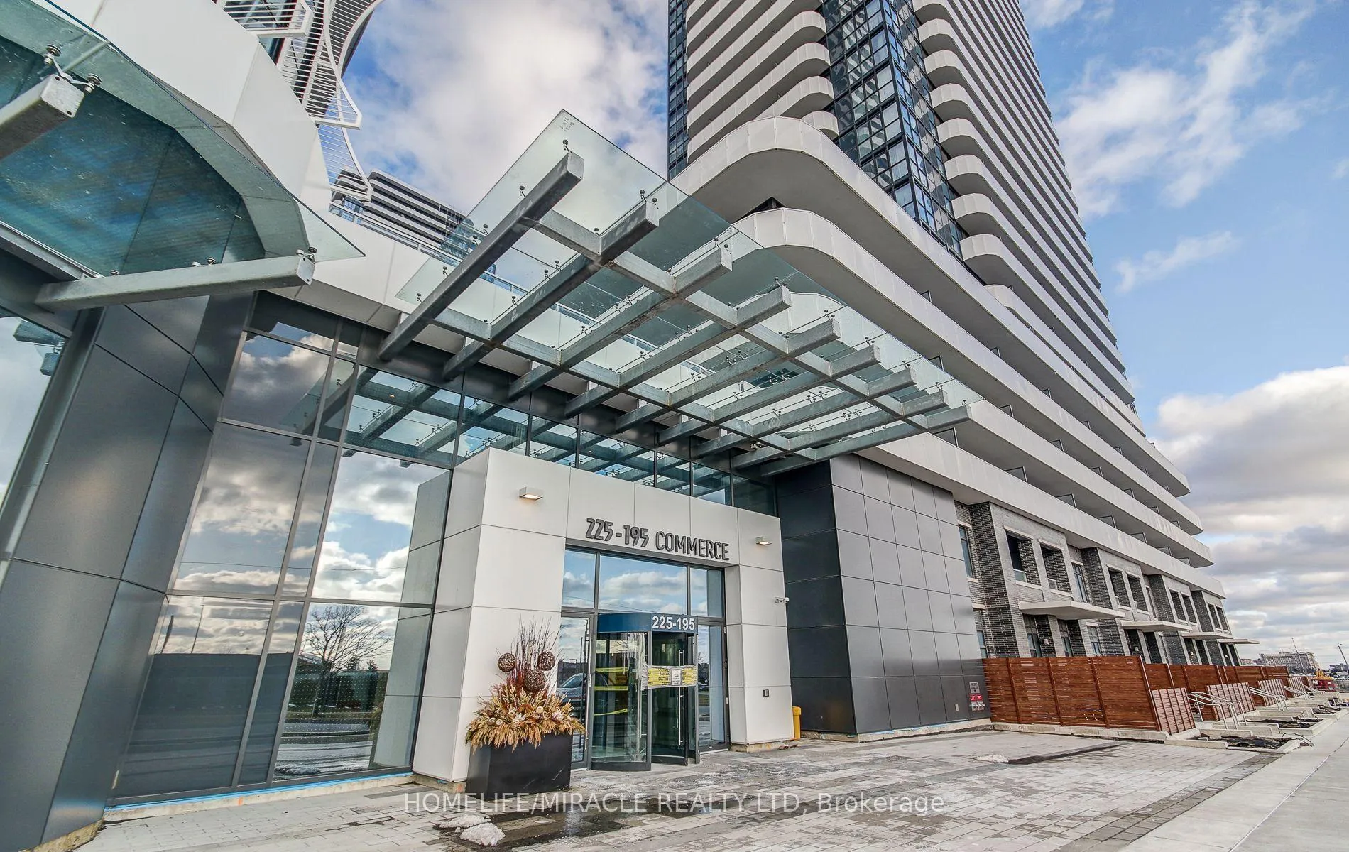 Photo 4 of Unit 4312, 195 Commerce Street, Vaughan, Vaughan Corporate Centre — HOMEH