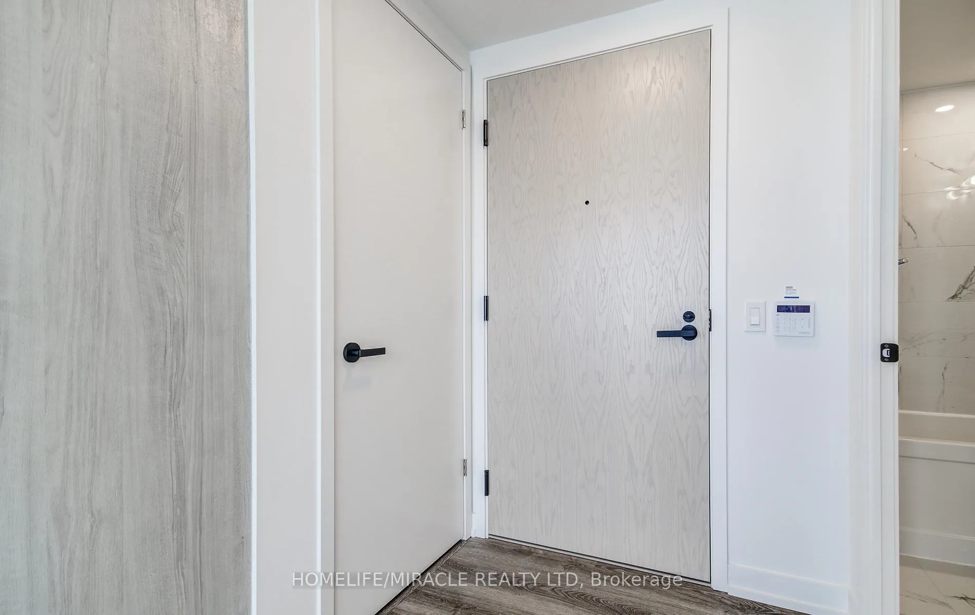 Photo 9 of Unit 4312, 195 Commerce Street, Vaughan, Vaughan Corporate Centre — HOMEH