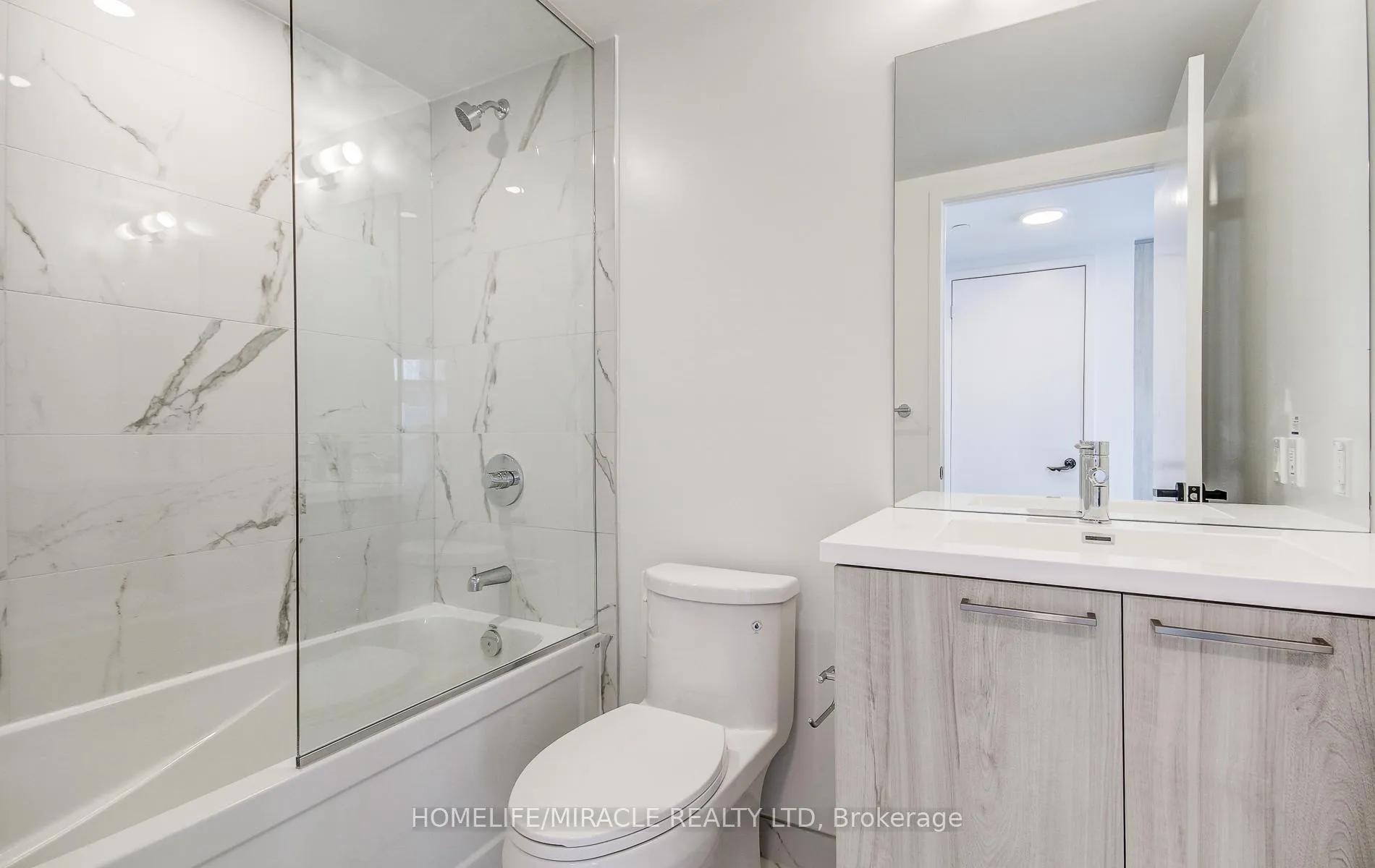 Photo 11 of Unit 4312, 195 Commerce Street, Vaughan, Vaughan Corporate Centre — HOMEH