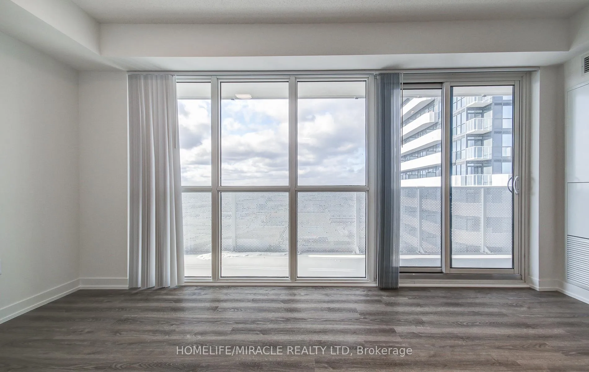 Photo 16 of Unit 4312, 195 Commerce Street, Vaughan, Vaughan Corporate Centre — HOMEH