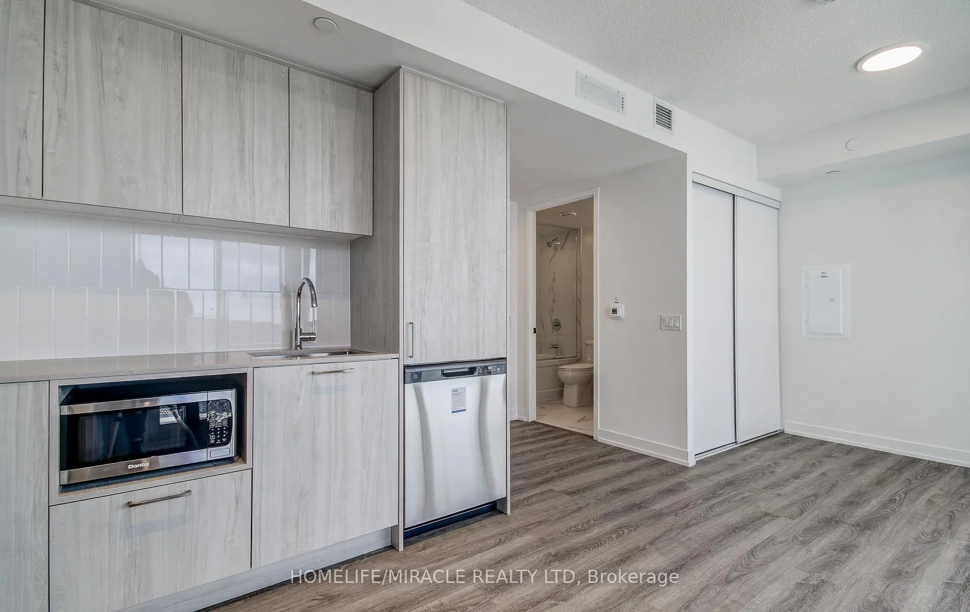 Photo 33 of Unit 4312, 195 Commerce Street, Vaughan, Vaughan Corporate Centre — HOMEH
