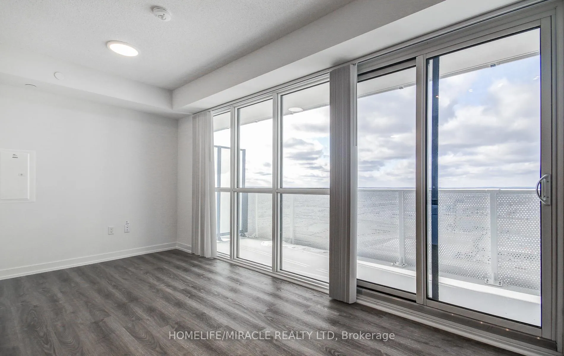 Photo 34 of Unit 4312, 195 Commerce Street, Vaughan, Vaughan Corporate Centre — HOMEH