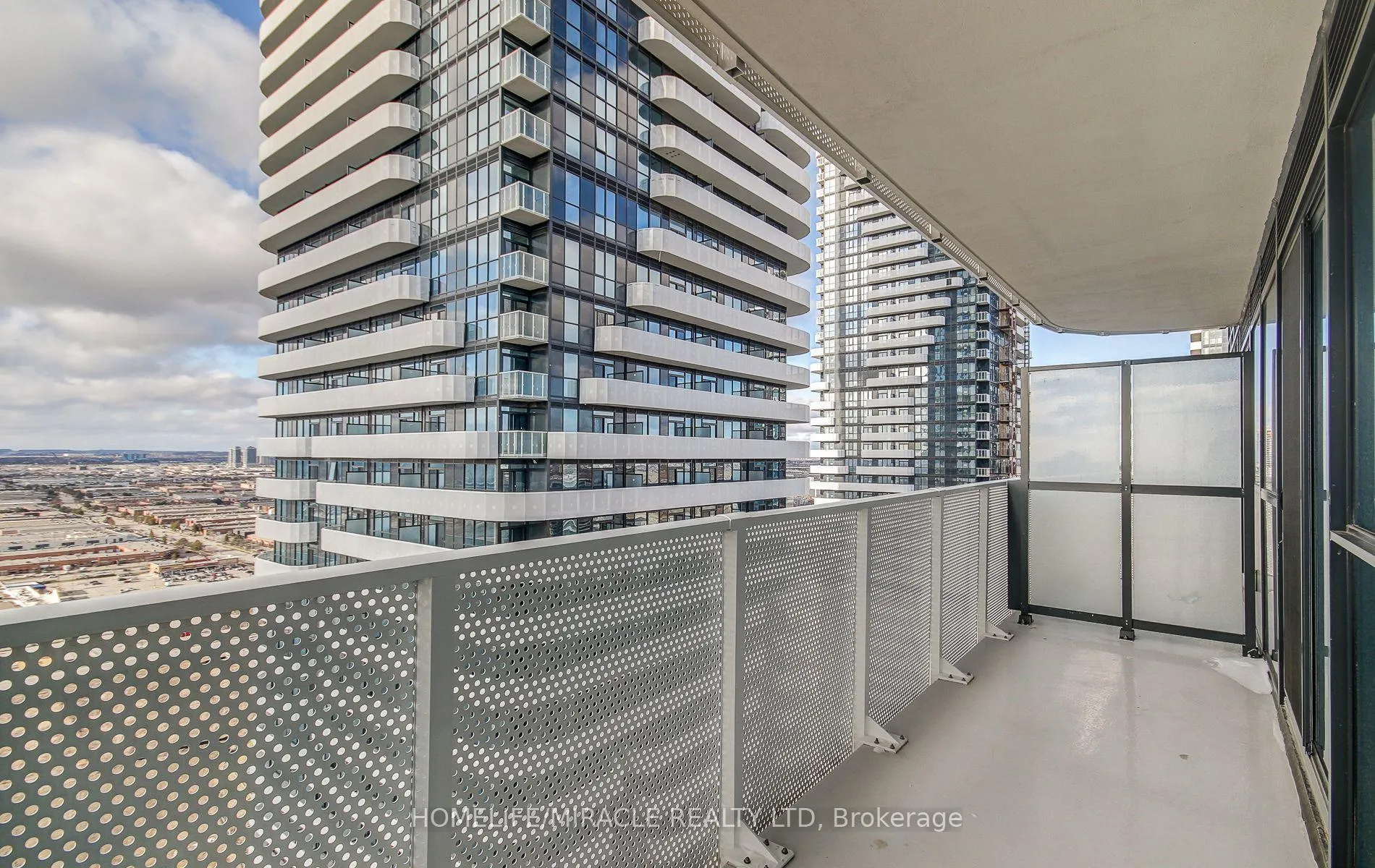 Photo 40 of Unit 4312, 195 Commerce Street, Vaughan, Vaughan Corporate Centre — HOMEH