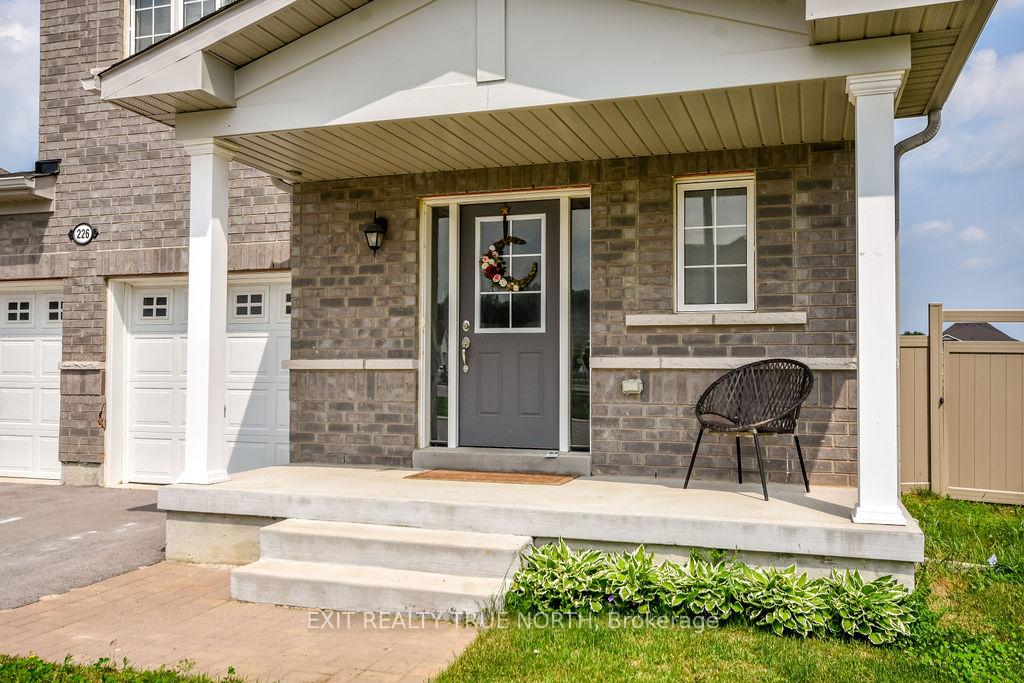 Photo 3 of 226 Springfield Crescent, Clearview, Stayner — HOMEH