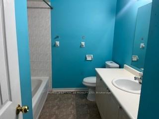 Photo 13 of 18 Fairhill Avenue, Brampton, Fletcher's Meadow — HOMEH