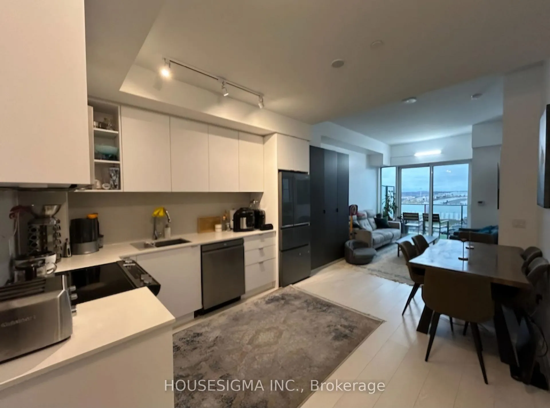 Photo 5 of Unit 1026, 100 Eagle Rock Way, Vaughan, Maple — HOMEH