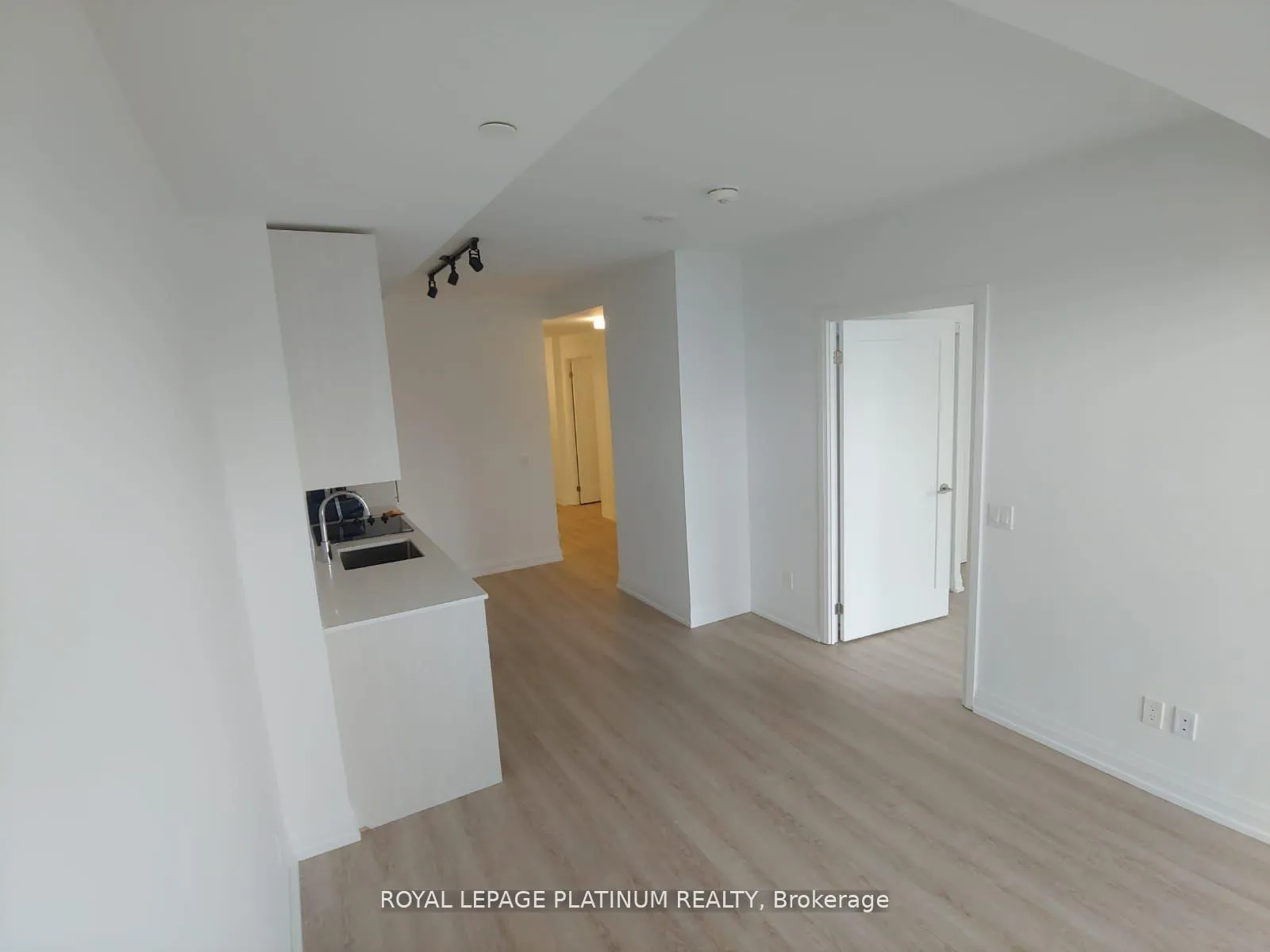 Photo 9 of Unit 1706, 286 Main Street, Toronto, East End-Danforth — HOMEH
