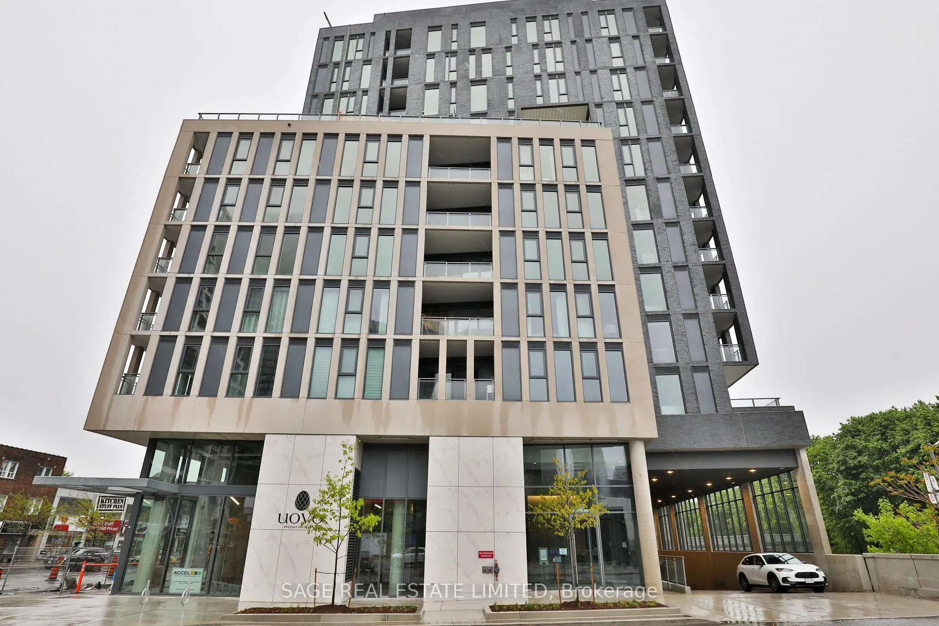 Front of Unit 702, 1 Hillsdale Avenue W