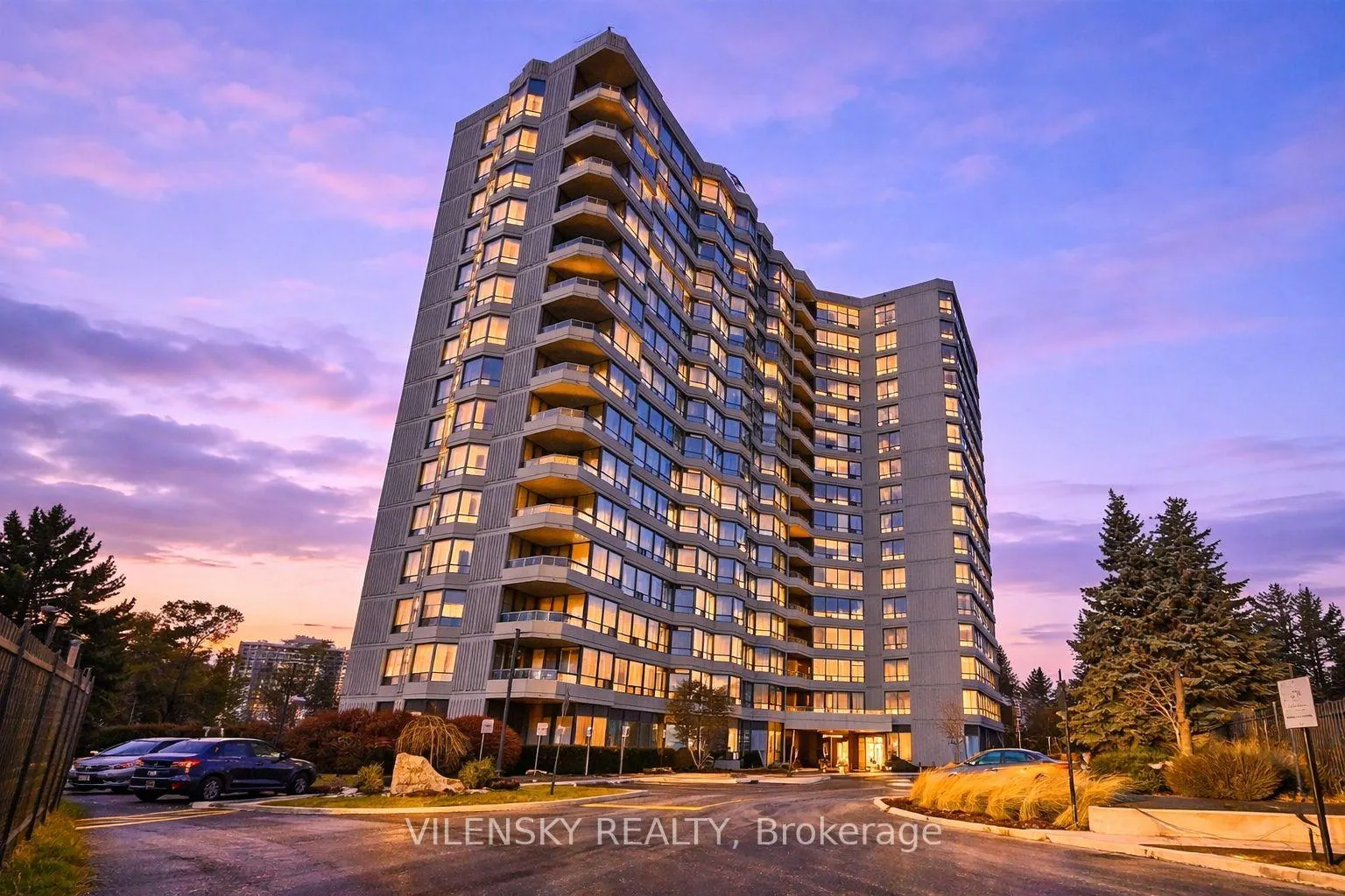 Front of Unit 214, 7460 Bathurst Street