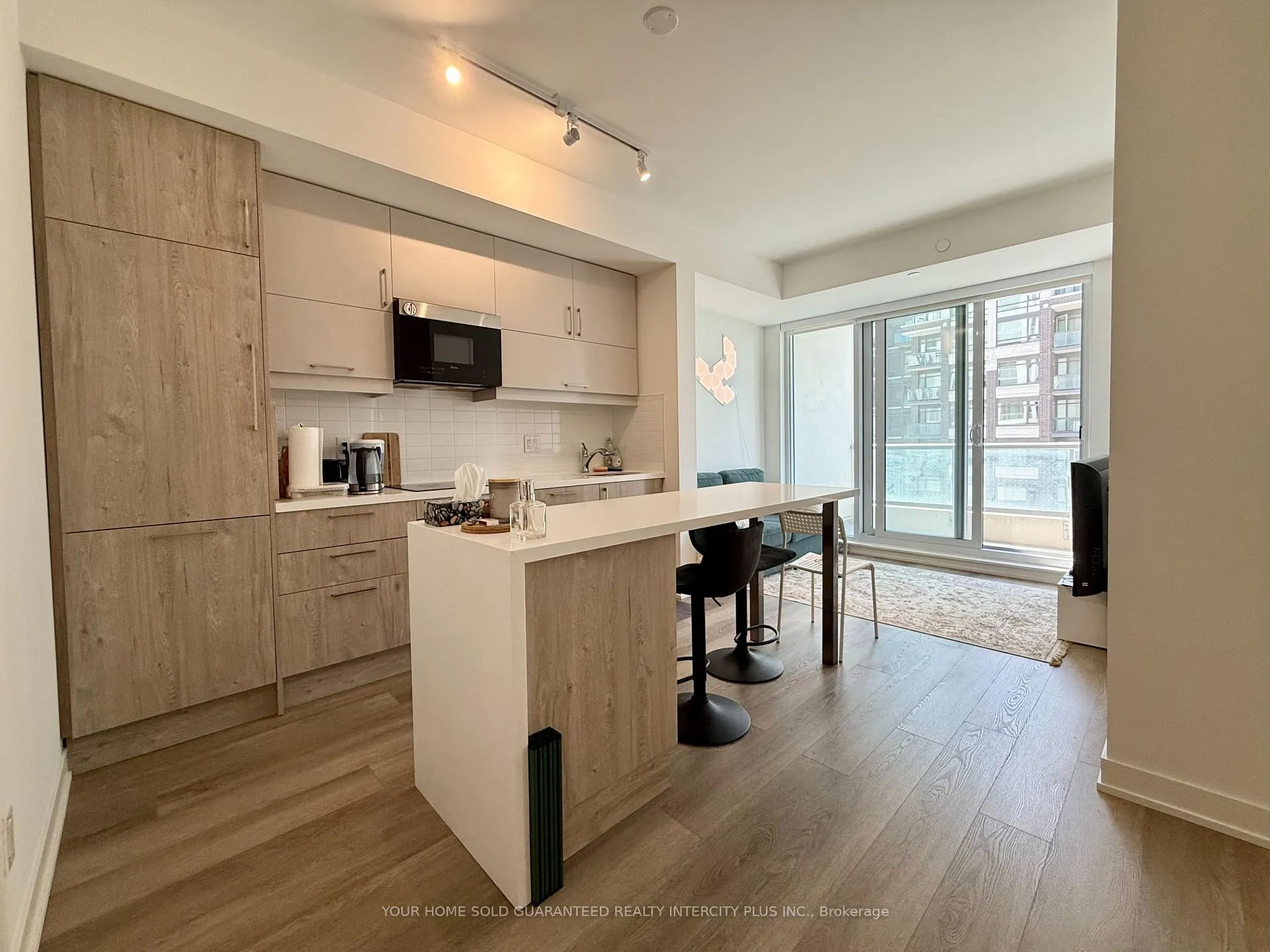 Photo 5 of Unit 724, 8119 Birchmount Road, Markham, Unionville — HOMEH