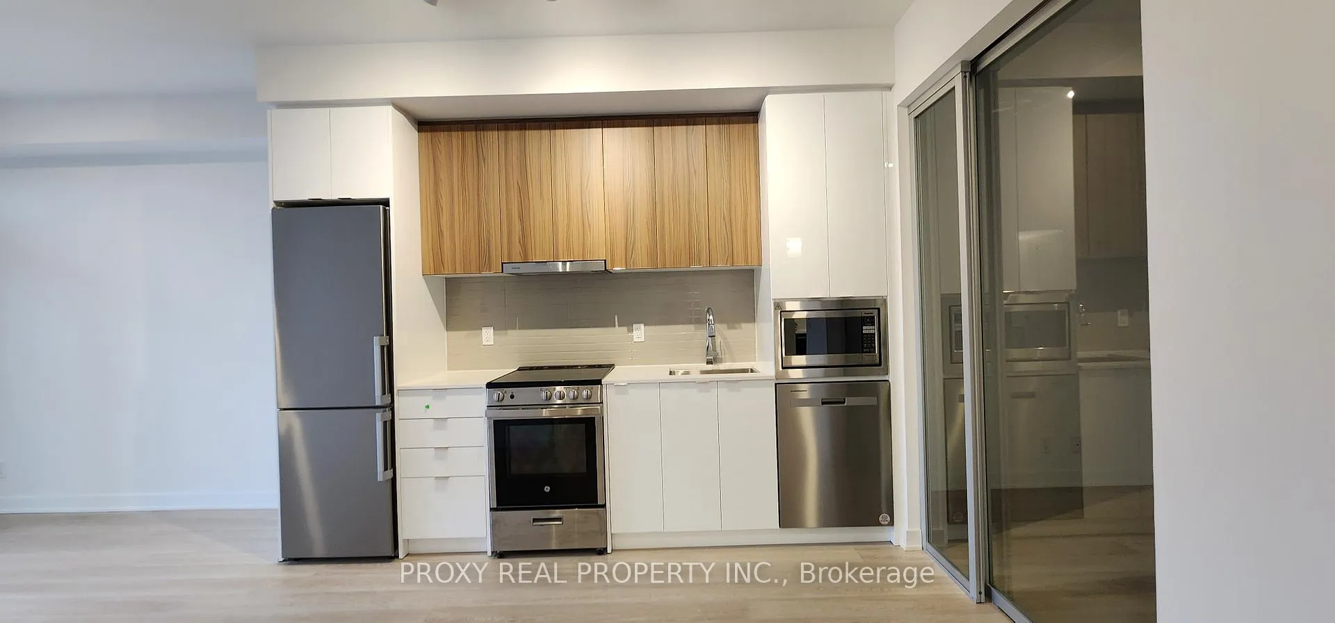 Photo 6 of Unit 1703, 30 Upper Mall Way, Vaughan, Brownridge — HOMEH