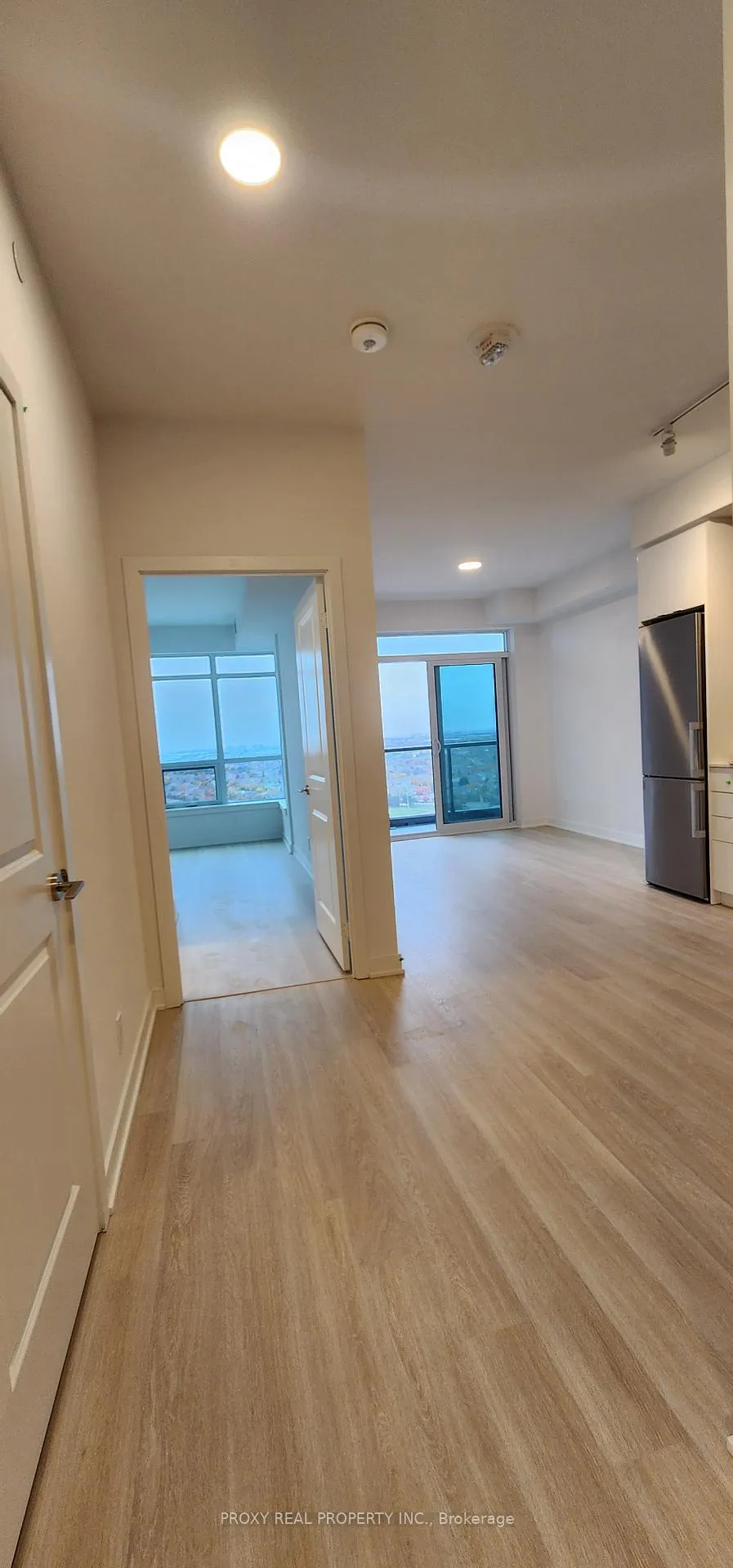 Photo 8 of Unit 1703, 30 Upper Mall Way, Vaughan, Brownridge — HOMEH