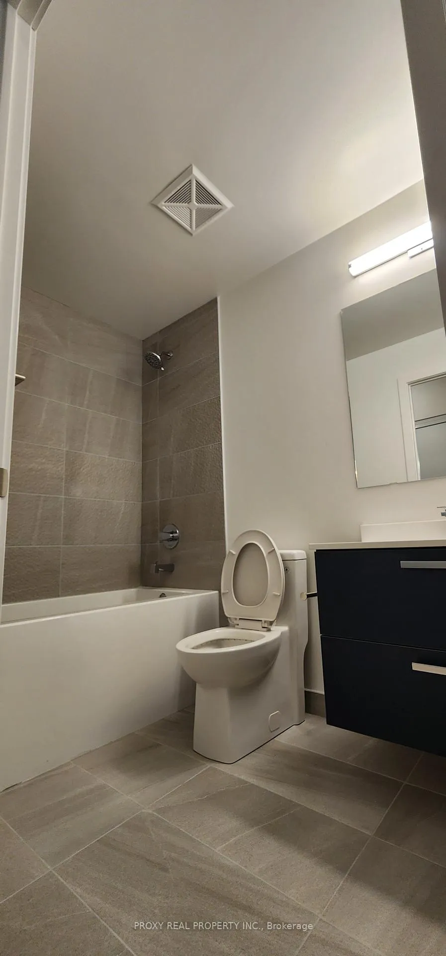 Photo 13 of Unit 1703, 30 Upper Mall Way, Vaughan, Brownridge — HOMEH