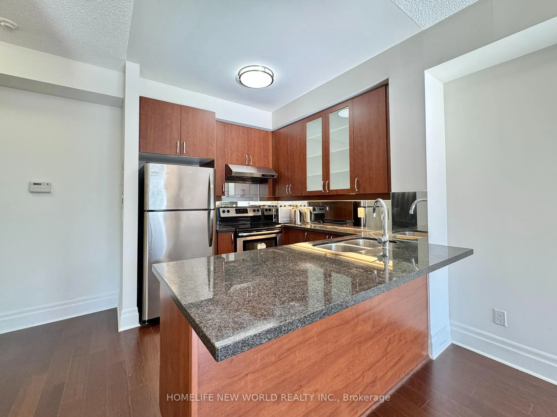 Photo 5 of Unit 901, 111 Upper Duke Crescent, Markham, Unionville — HOMEH