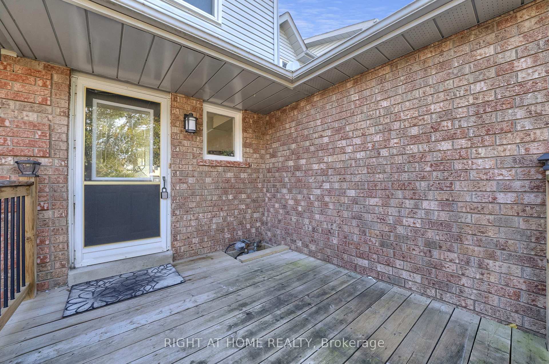 Photo 2 of 33 Pomeroy Street, Clarington, Bowmanville — HOMEH