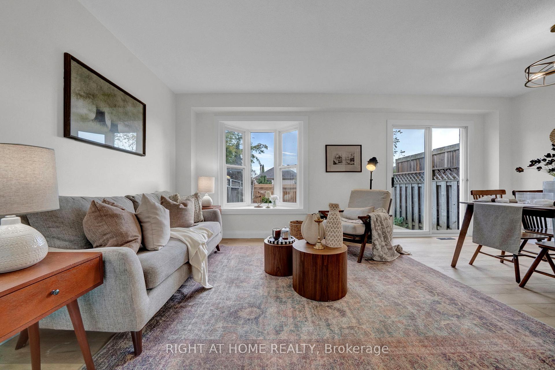 Photo 5 of 33 Pomeroy Street, Clarington, Bowmanville — HOMEH