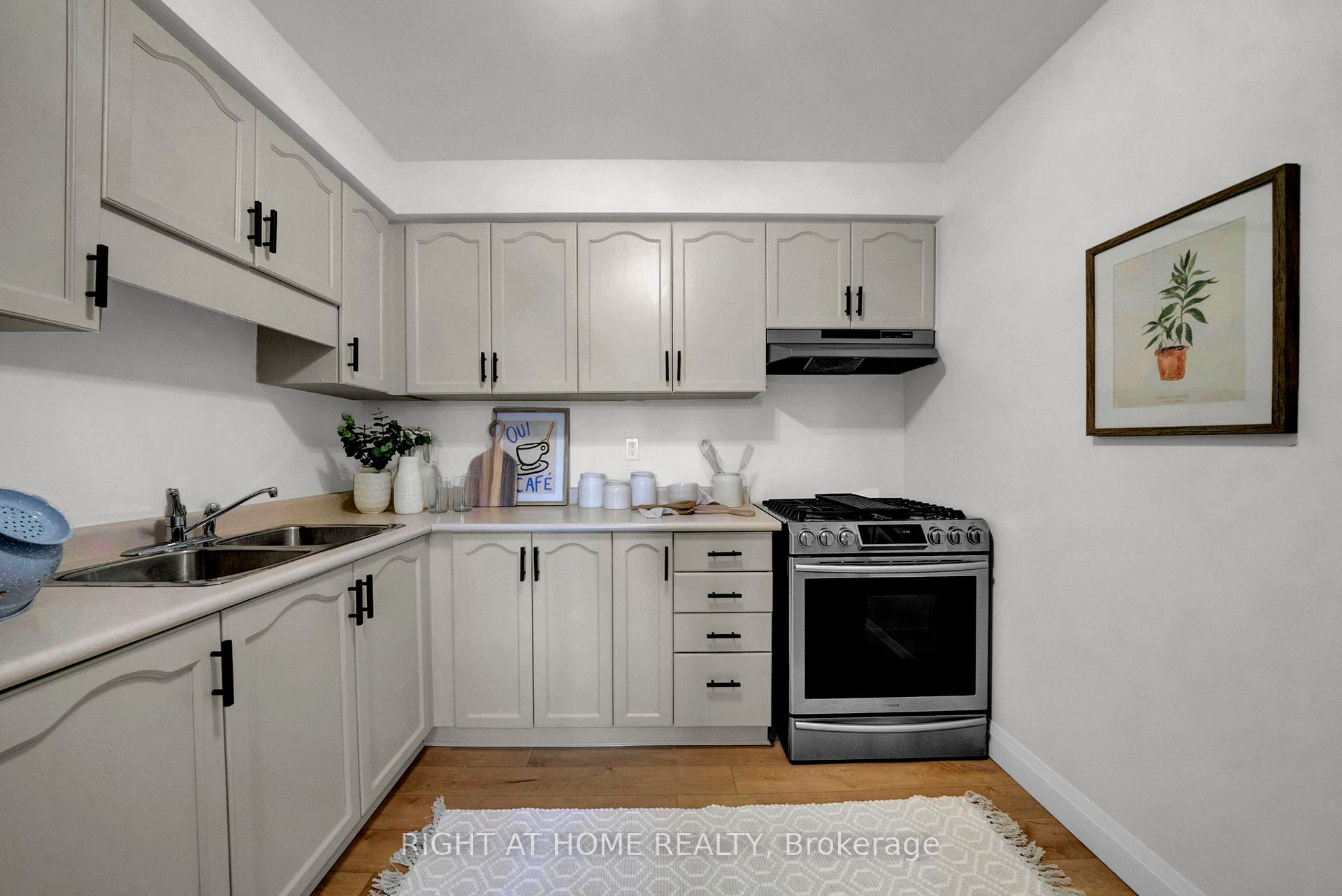 Photo 13 of 33 Pomeroy Street, Clarington, Bowmanville — HOMEH