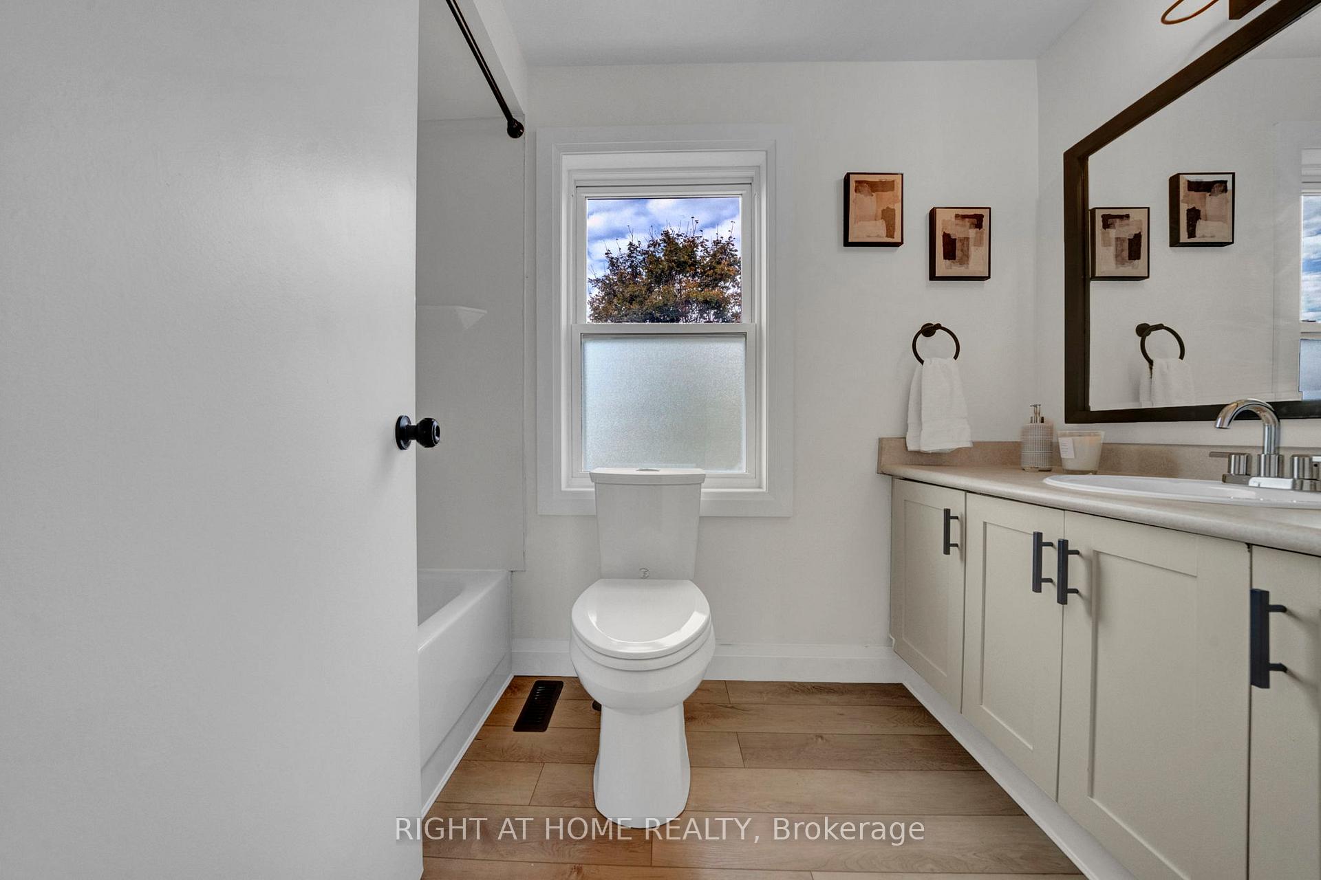 Photo 16 of 33 Pomeroy Street, Clarington, Bowmanville — HOMEH