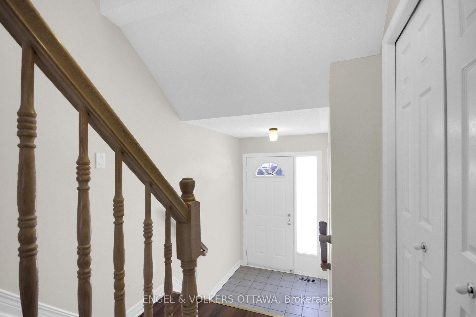 Photo 3 of 285 Stoneway Drive, Ottawa, Barrhaven East — HOMEH