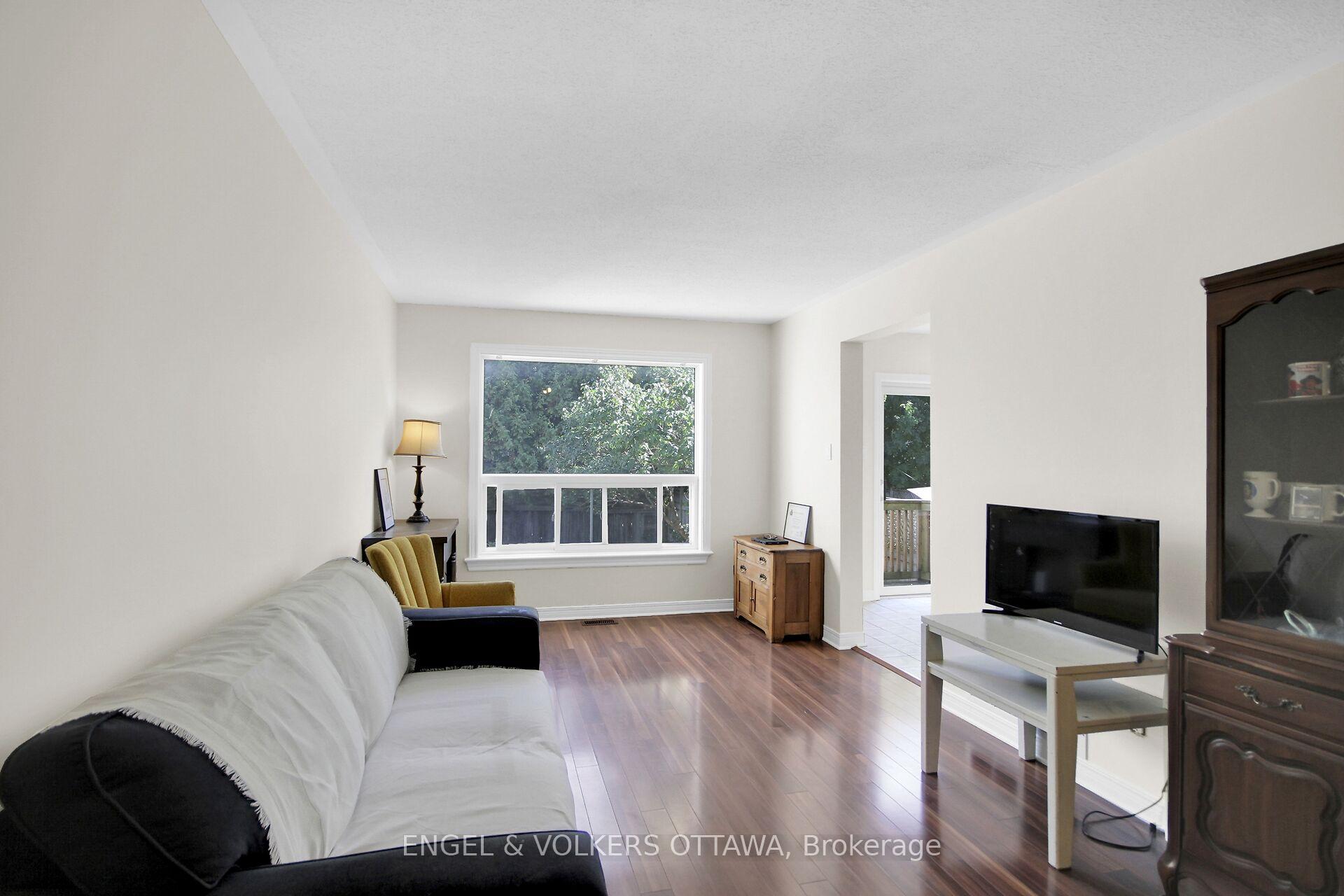 Photo 10 of 285 Stoneway Drive, Ottawa, Barrhaven East — HOMEH