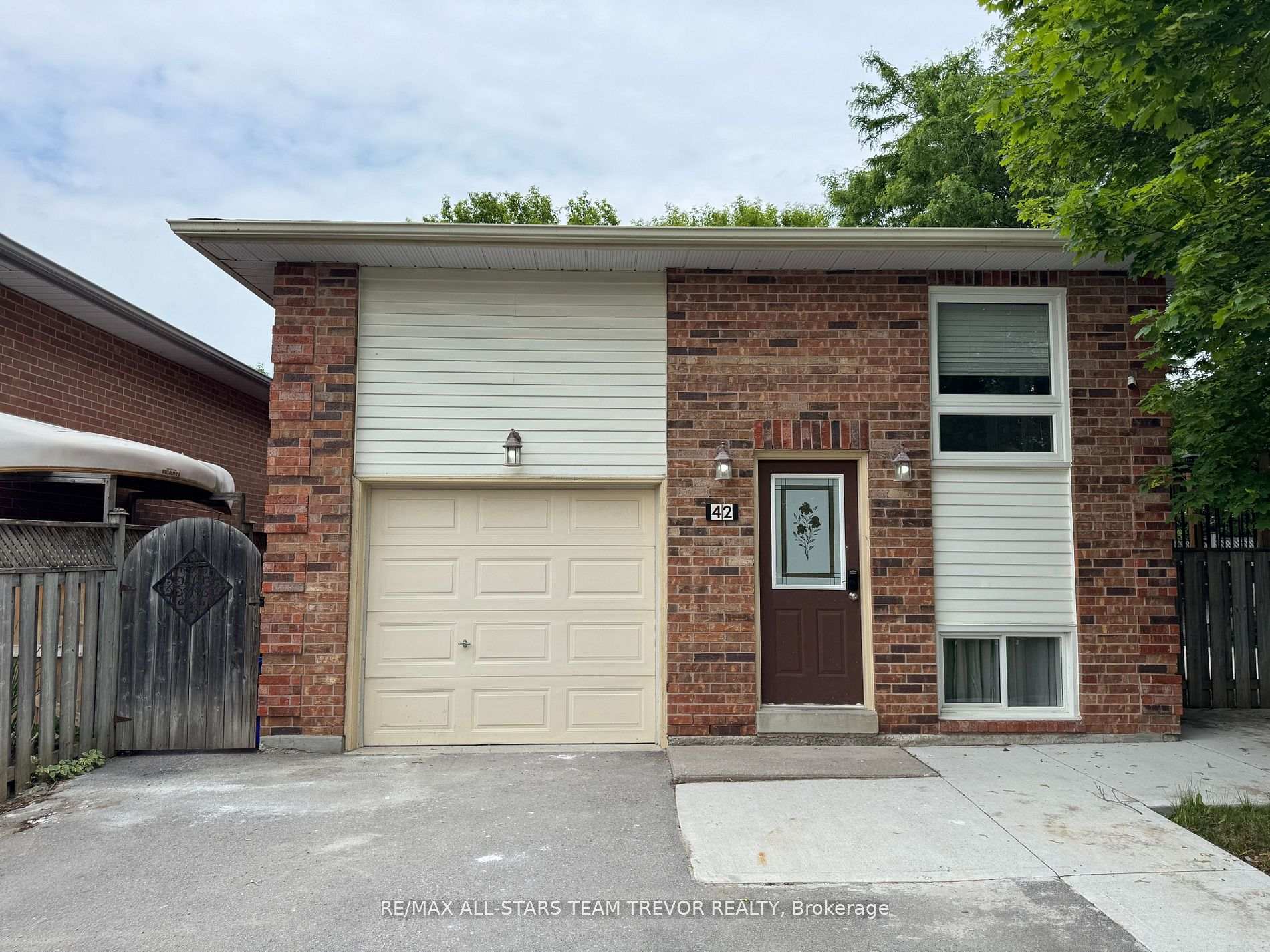 Front of Unit Lower, 42 Newlands Avenue