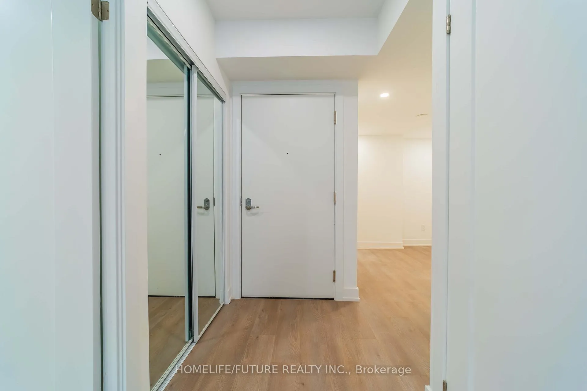 Photo 6 of Unit 801, 8 Cedarland Drive, Markham, Unionville — HOMEH