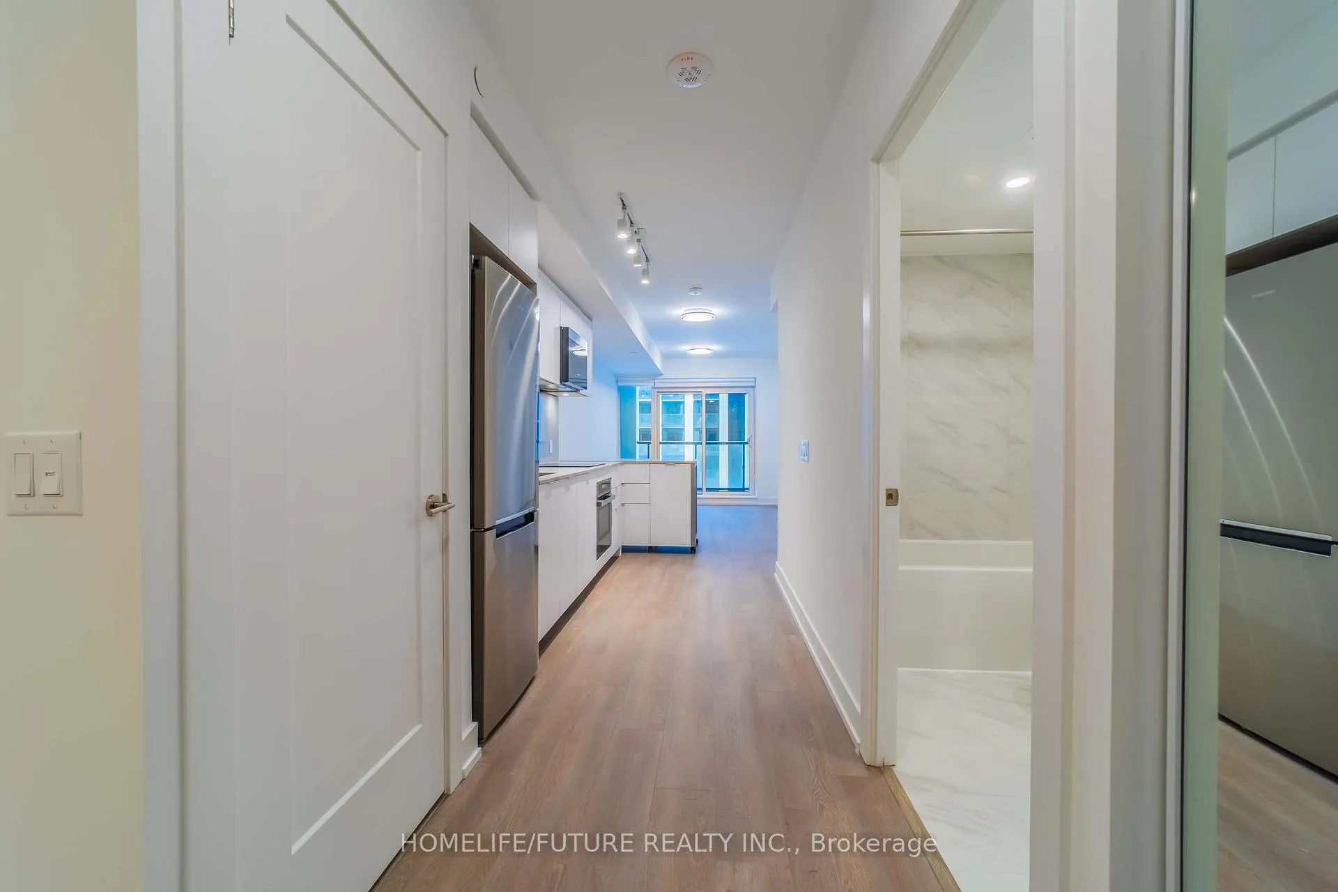 Photo 7 of Unit 801, 8 Cedarland Drive, Markham, Unionville — HOMEH