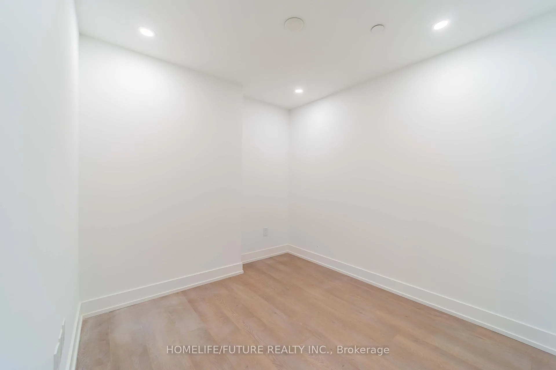 Photo 8 of Unit 801, 8 Cedarland Drive, Markham, Unionville — HOMEH