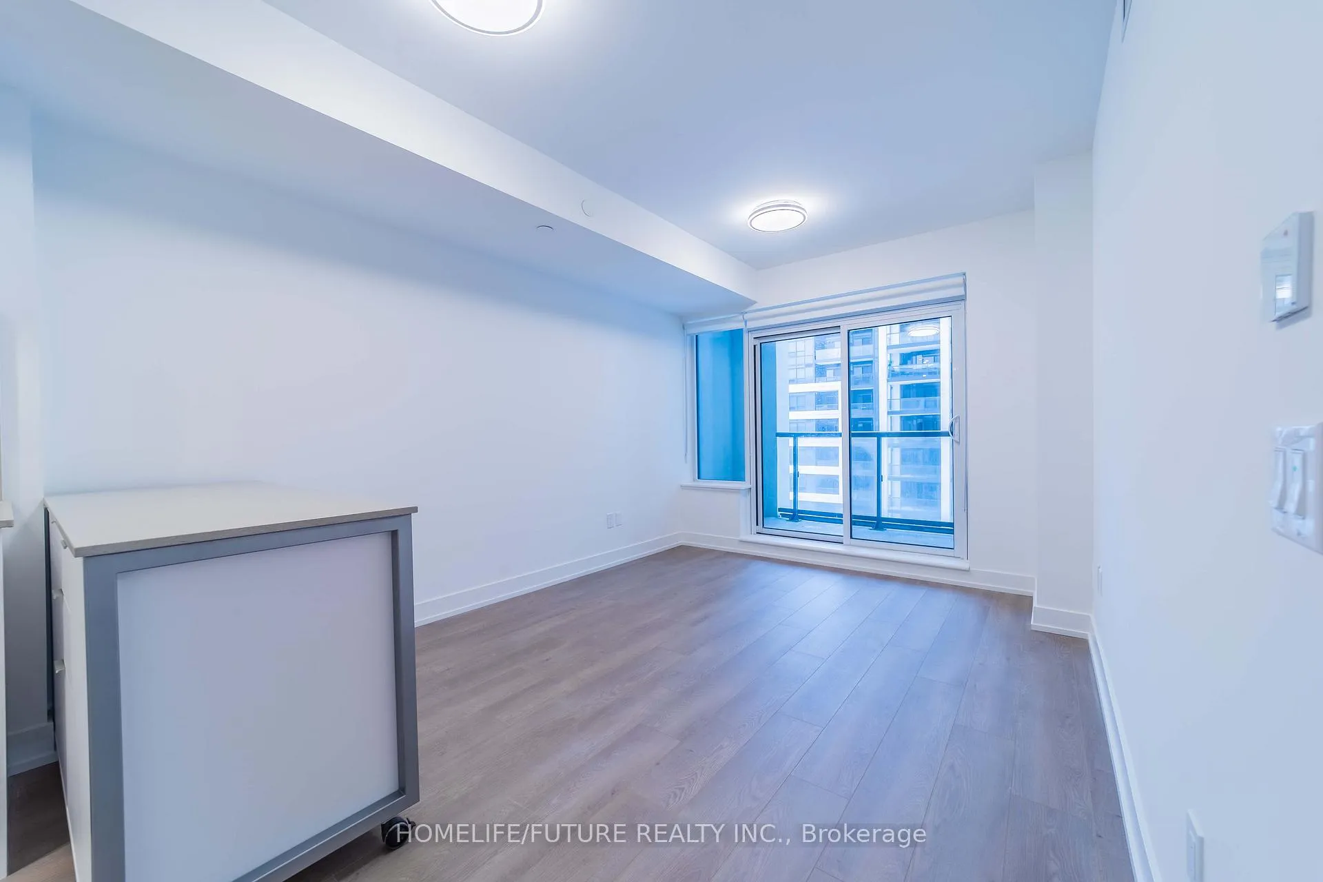 Photo 11 of Unit 801, 8 Cedarland Drive, Markham, Unionville — HOMEH