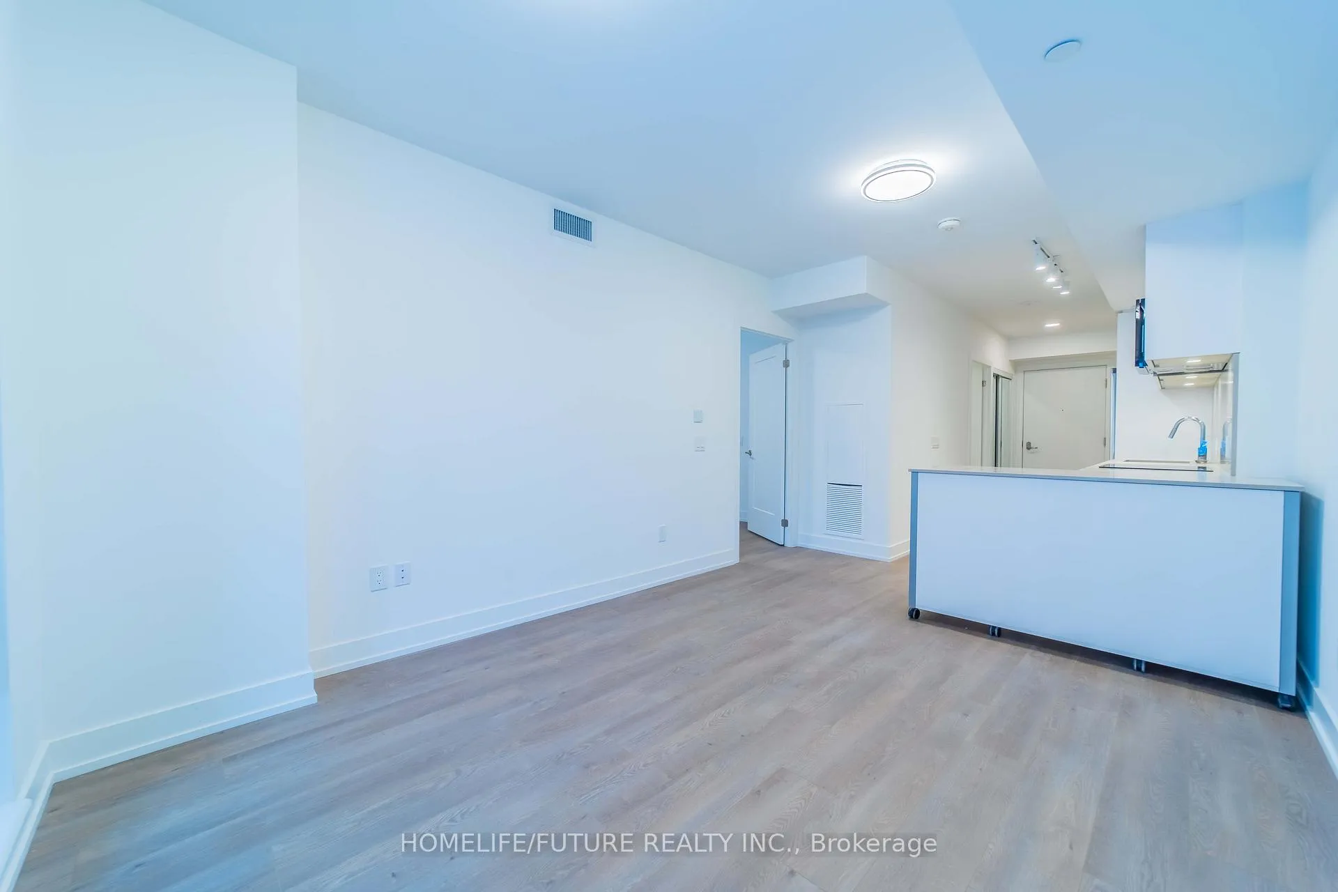 Photo 12 of Unit 801, 8 Cedarland Drive, Markham, Unionville — HOMEH