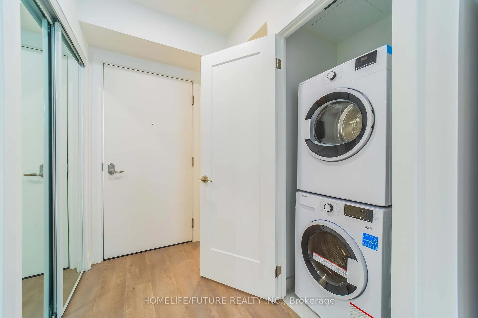 Photo 16 of Unit 801, 8 Cedarland Drive, Markham, Unionville — HOMEH