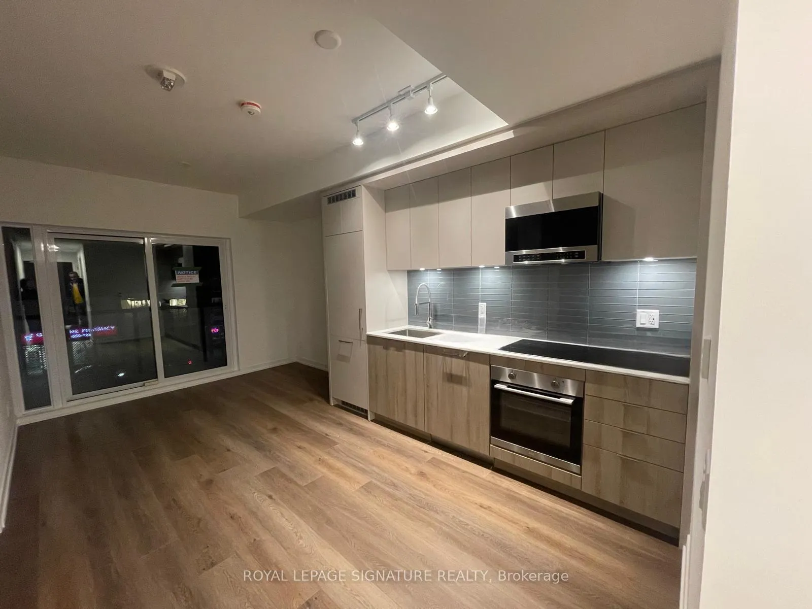Front of Unit 212, 863 St.Clair Avenue W