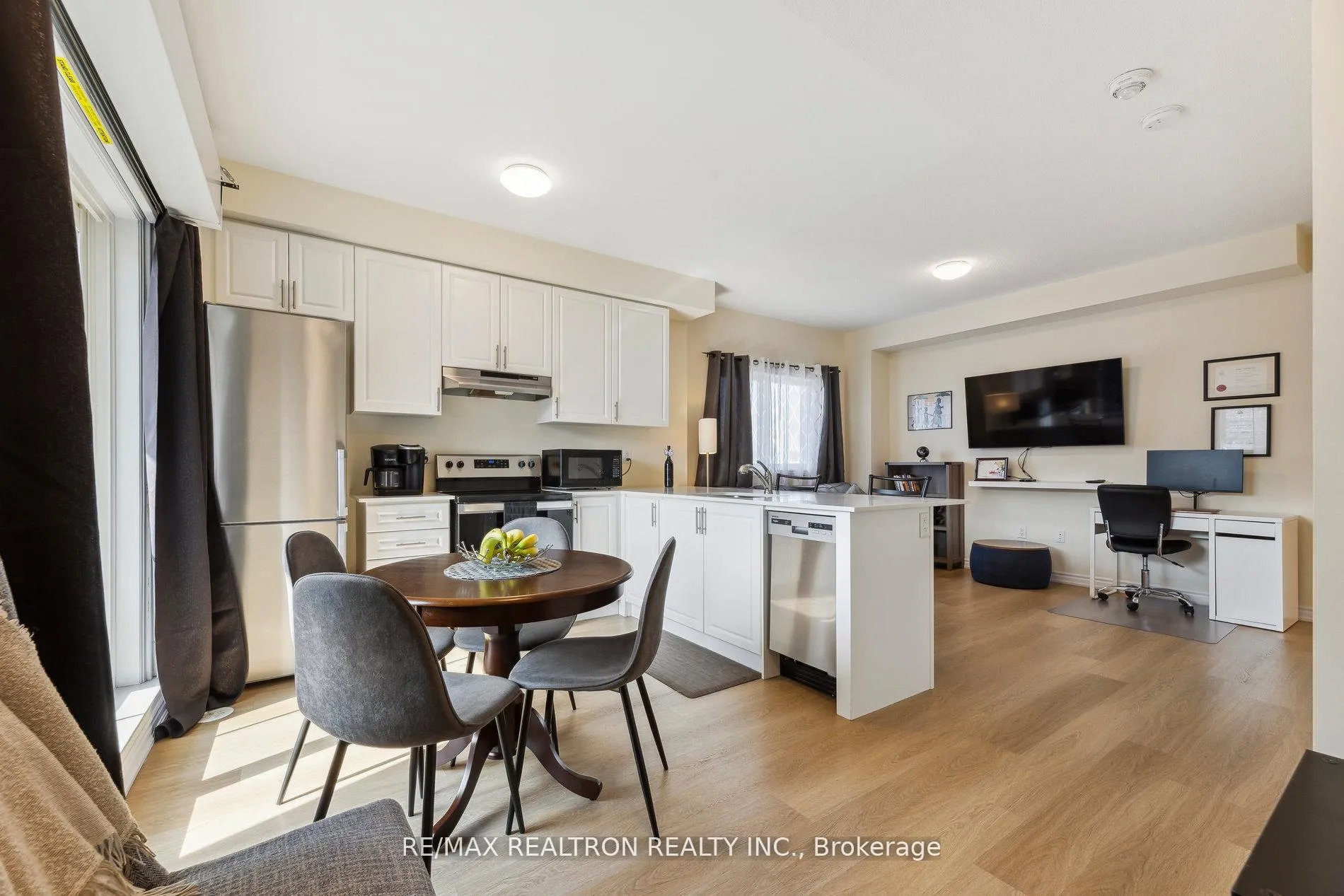 Photo 2 of Unit 6, 490 Beresford Path, Oshawa, Central — HOMEH